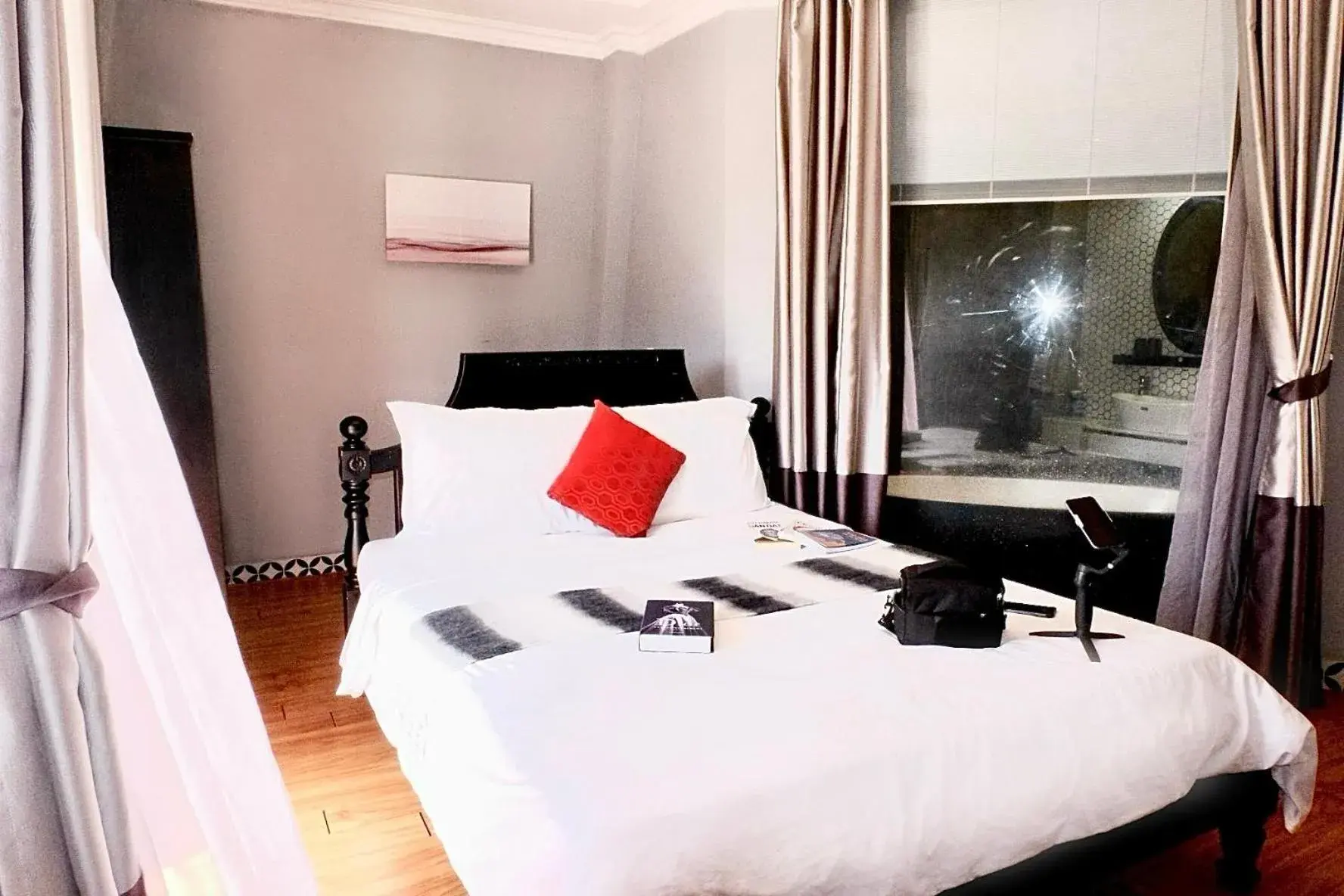 Bed in TTR Skypool View Hotel Bed in TTR Skypool View Hotel