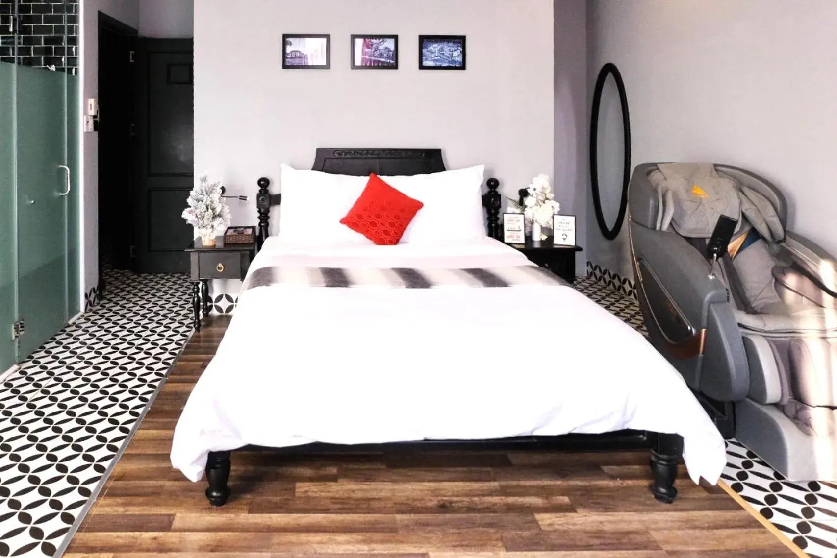 Bed in TTR Skypool View Hotel Bed in TTR Skypool View Hotel