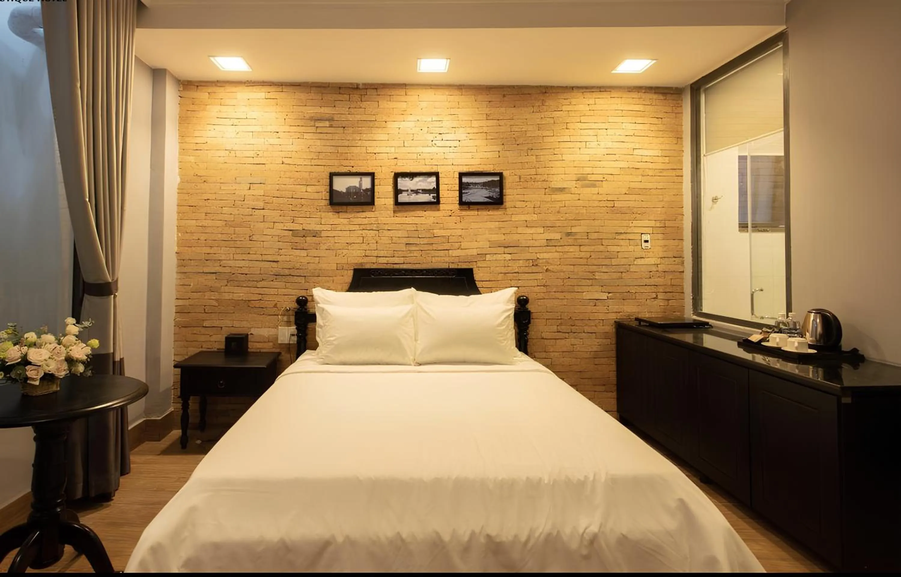 Bed in TTR Skypool View Hotel