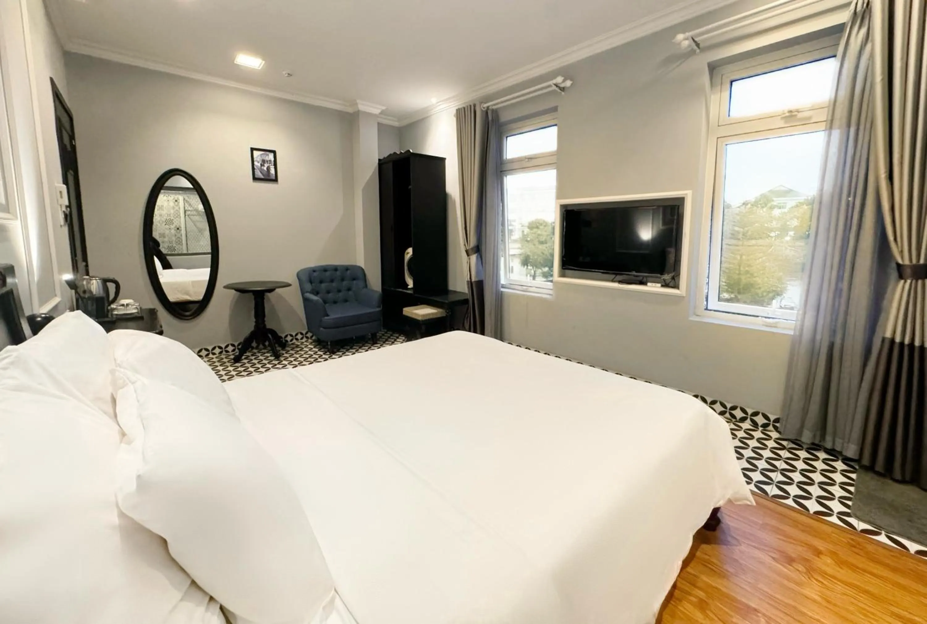 Bed in TTR Skypool View Hotel