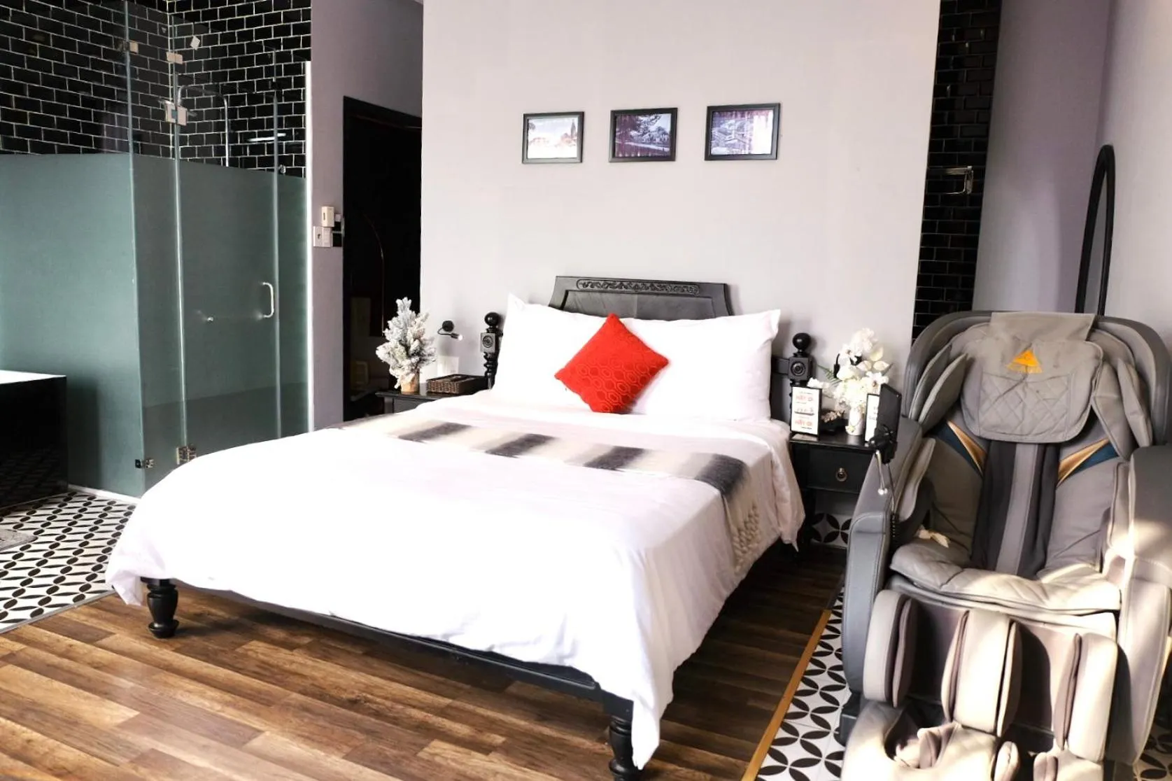 Bed in TTR Skypool View Hotel