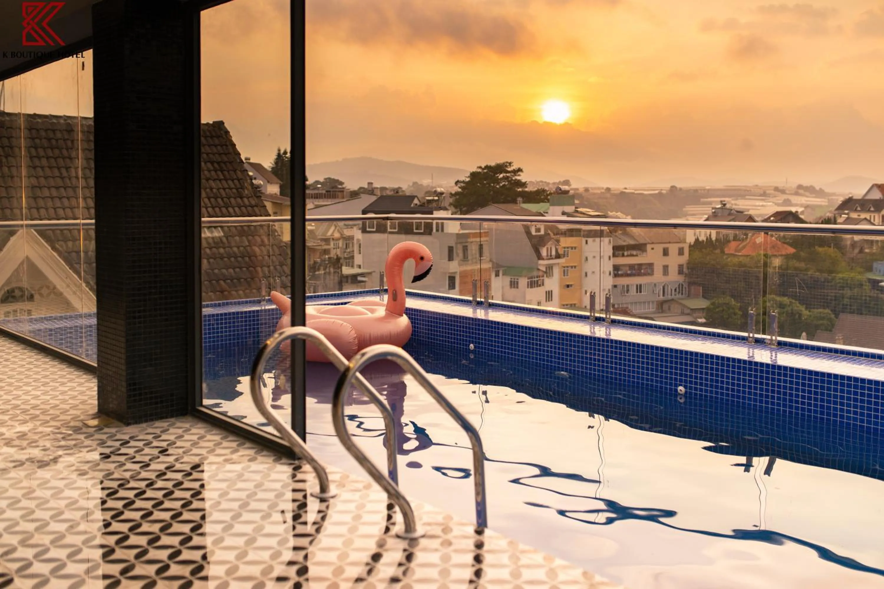 Swimming pool in TTR Skypool View Hotel