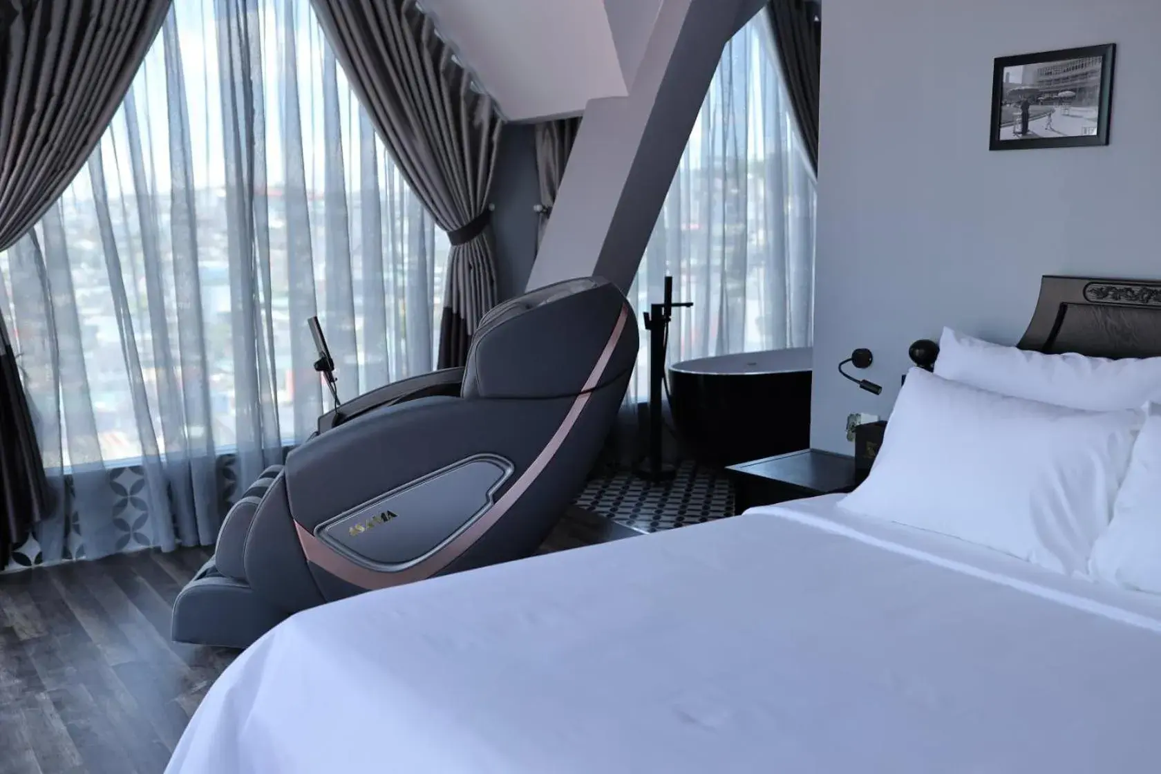 Bed in TTR Skypool View Hotel Bed in TTR Skypool View Hotel