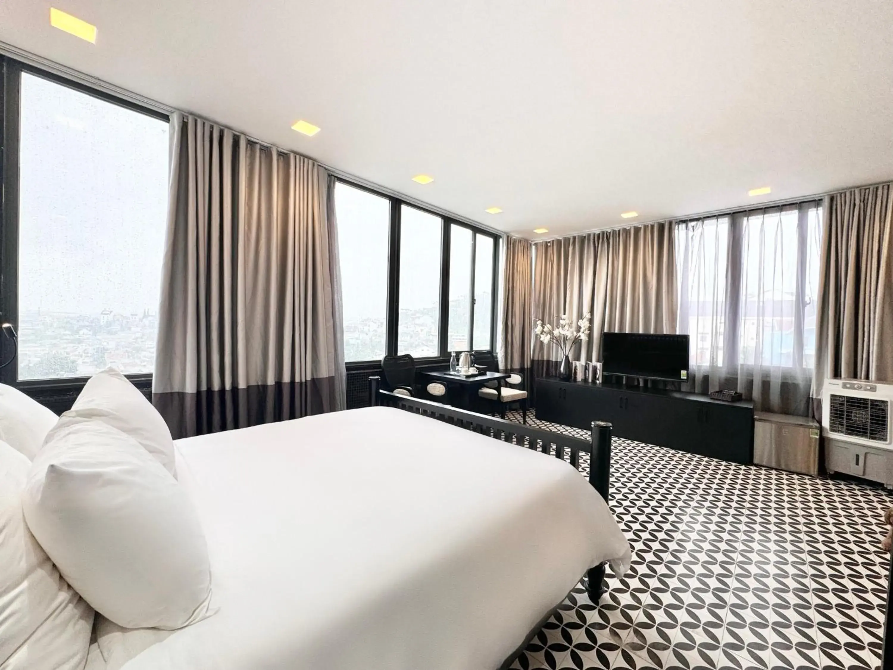 Bed in TTR Skypool View Hotel Bed in TTR Skypool View Hotel
