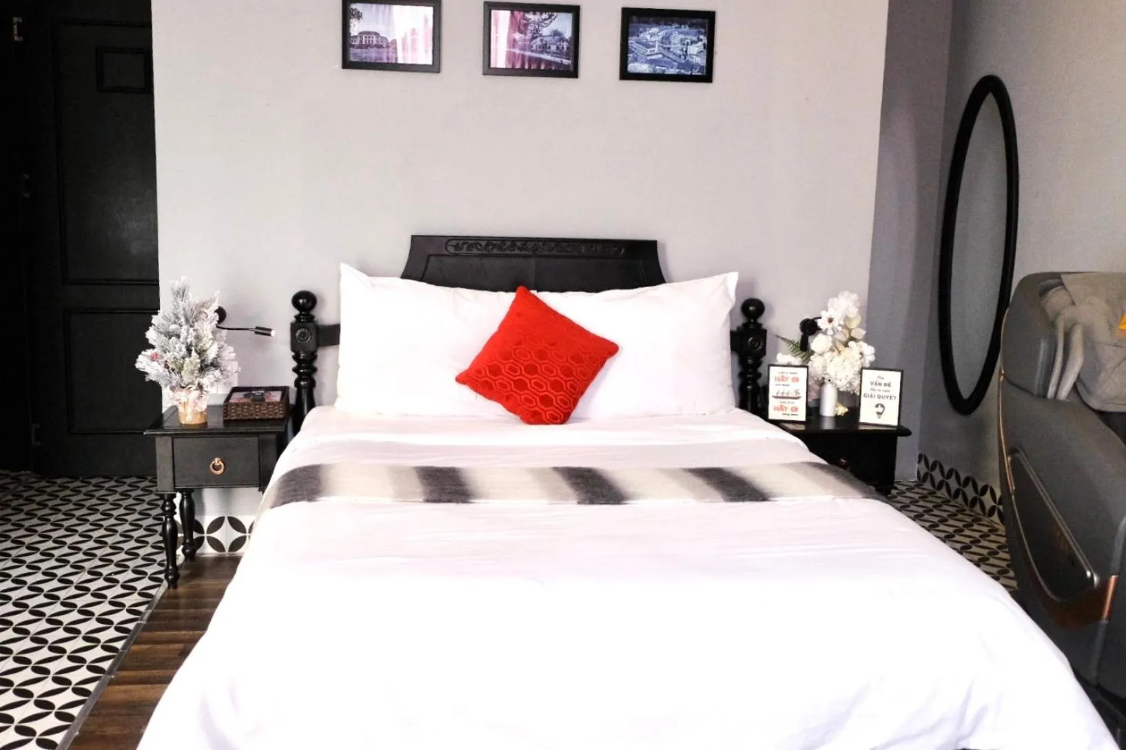 Bed in TTR Skypool View Hotel