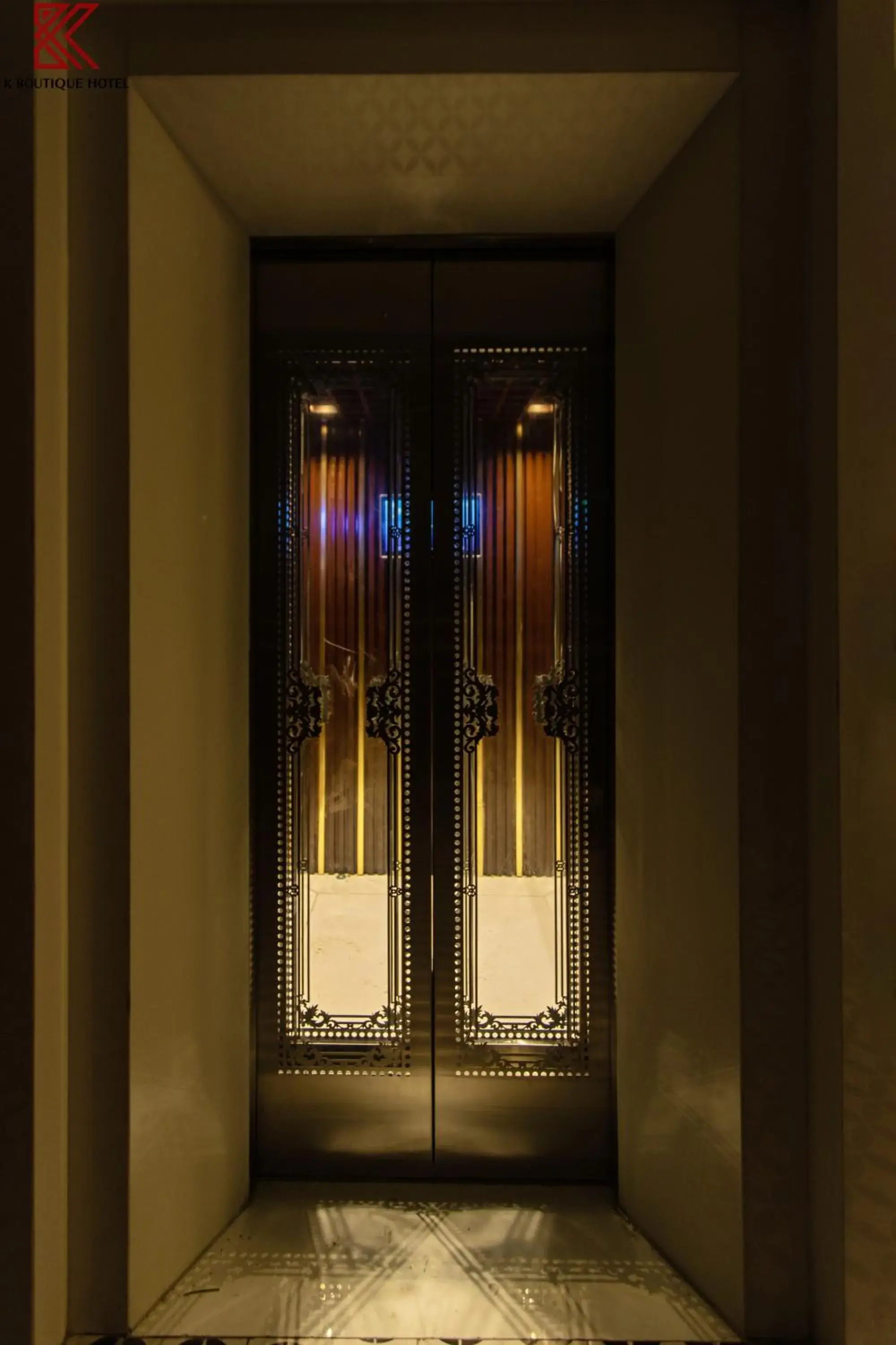 elevator in TTR Skypool View Hotel elevator in TTR Skypool View Hotel