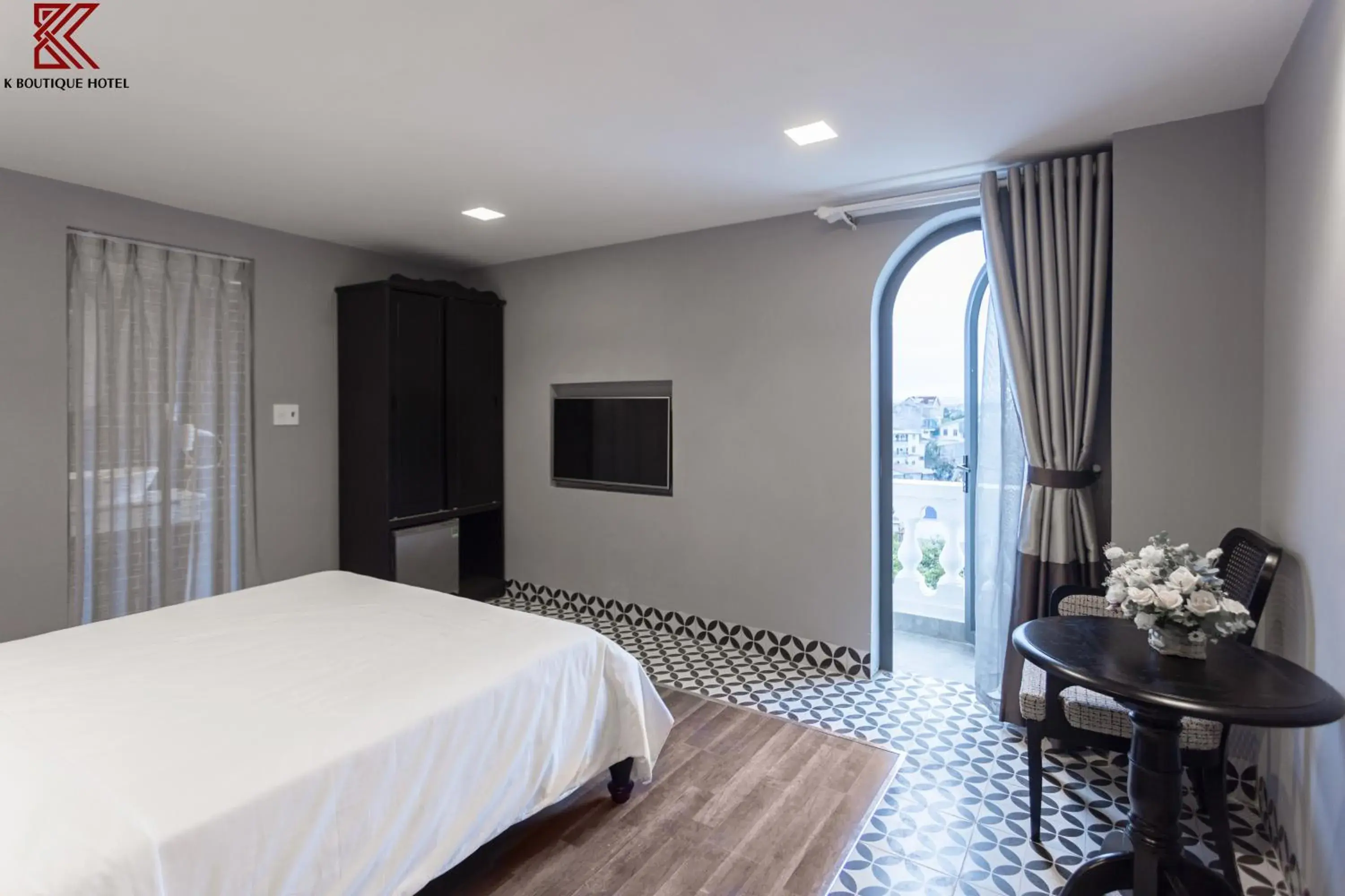 TV and multimedia, Bed in TTR Skypool View Hotel TV and multimedia, Bed in TTR Skypool View Hotel