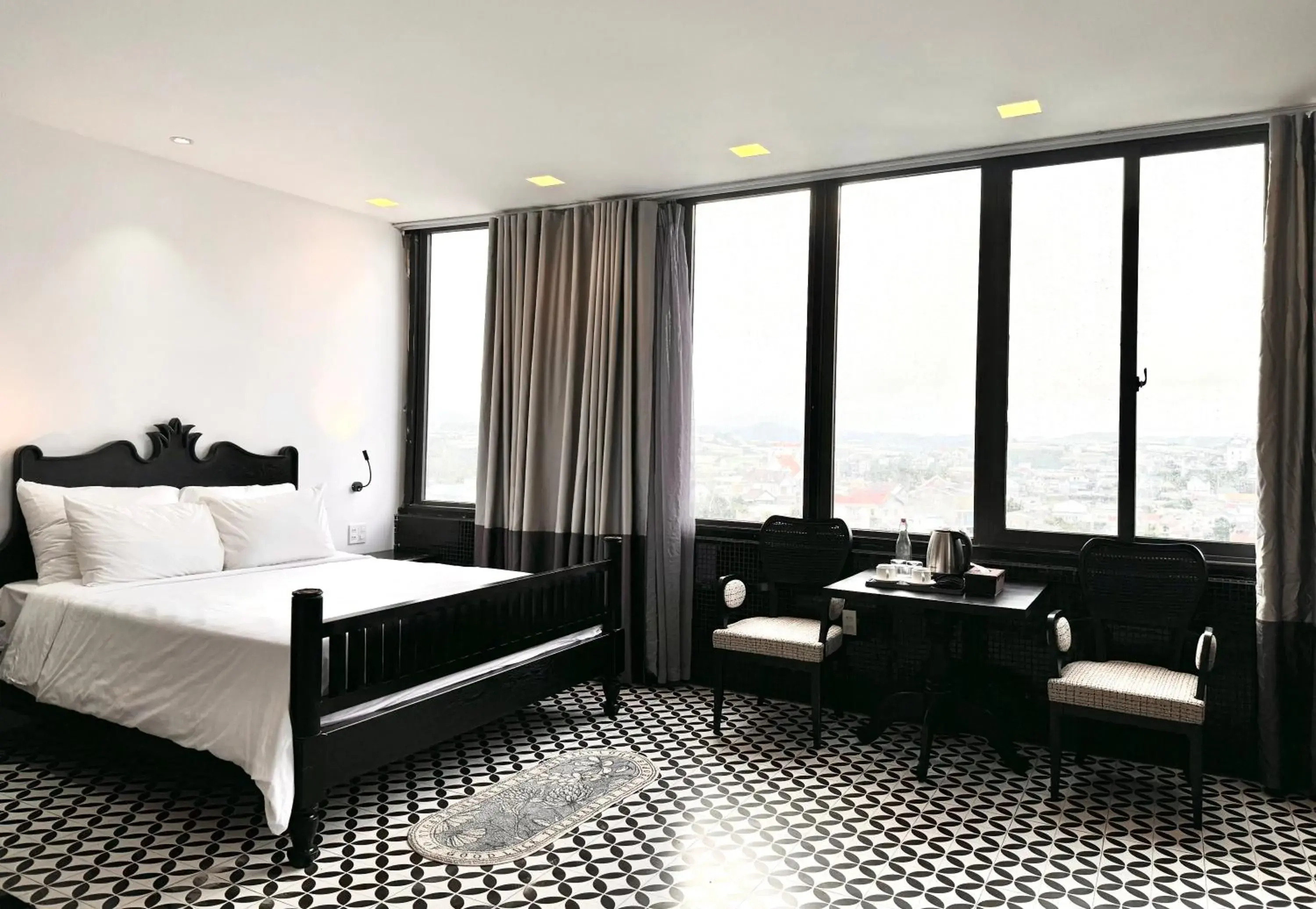 Bed in TTR Skypool View Hotel Bed in TTR Skypool View Hotel