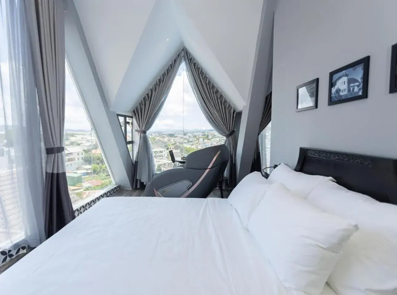 Bed in TTR Skypool View Hotel Bed in TTR Skypool View Hotel