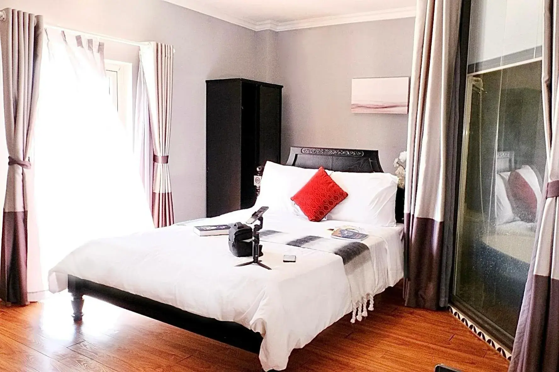 Bed in TTR Skypool View Hotel Bed in TTR Skypool View Hotel