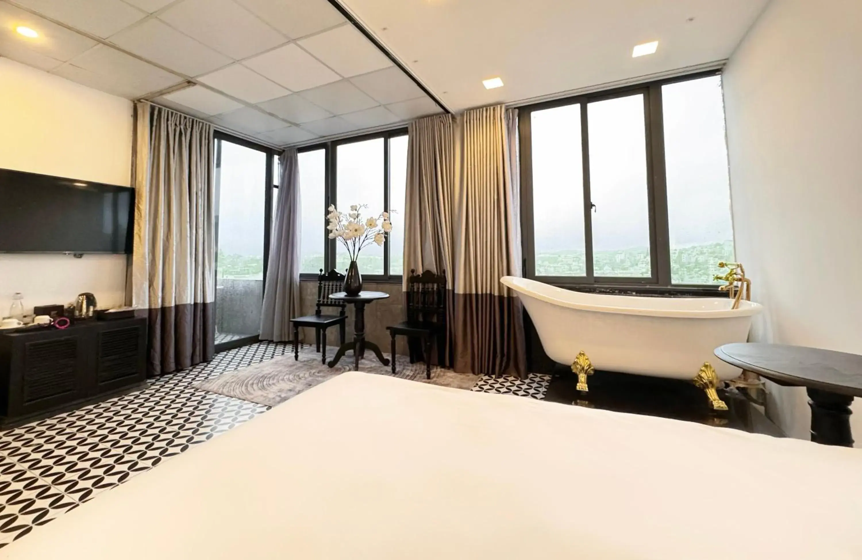 Bed in TTR Skypool View Hotel Bed in TTR Skypool View Hotel