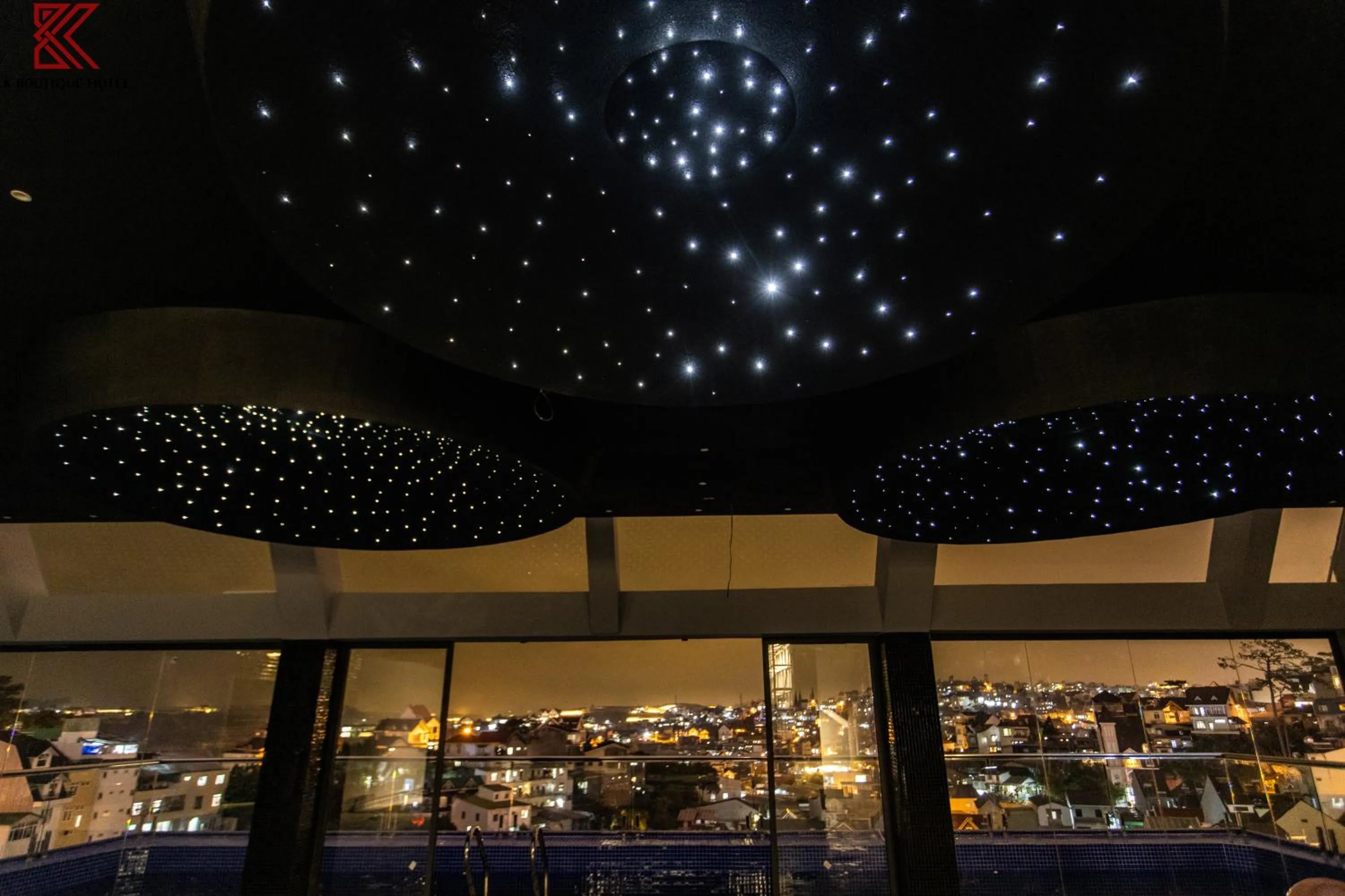 Restaurant/places to eat in TTR Skypool View Hotel