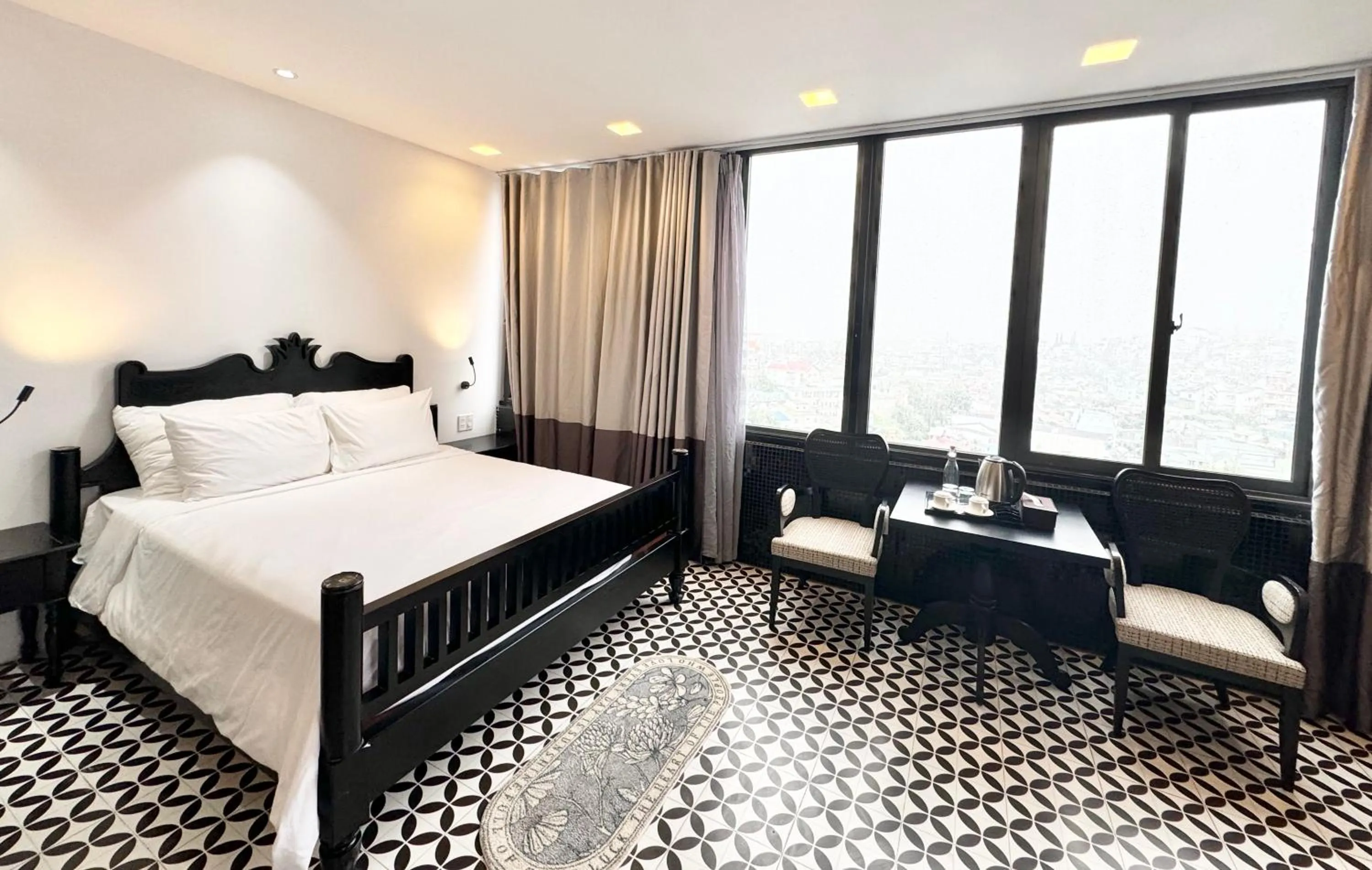 Bed in TTR Skypool View Hotel