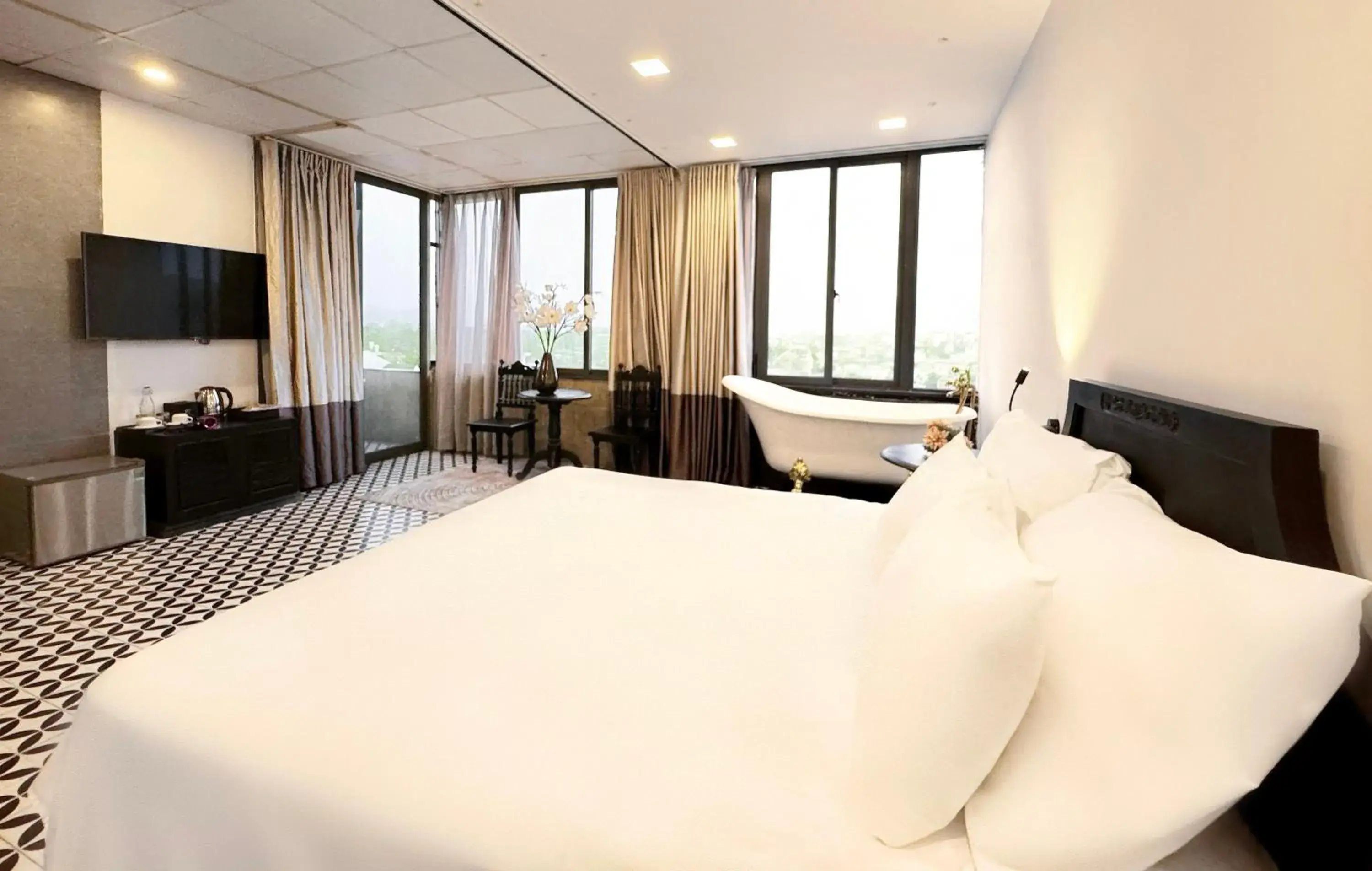 Bed in TTR Skypool View Hotel Bed in TTR Skypool View Hotel