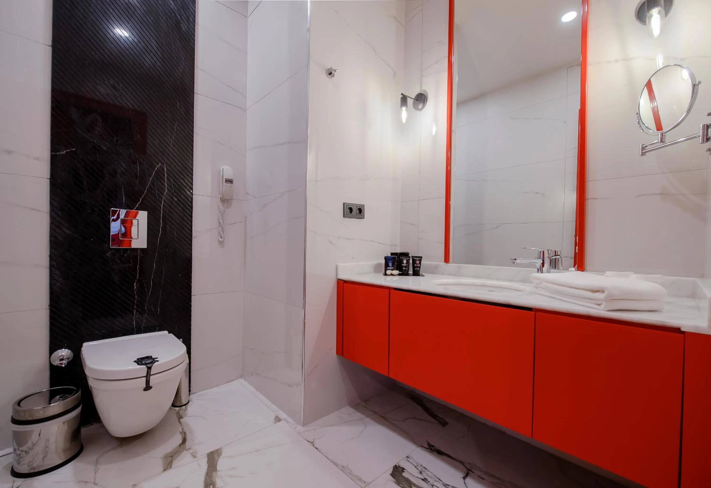 Toilet in Lucky Monkey Hotel