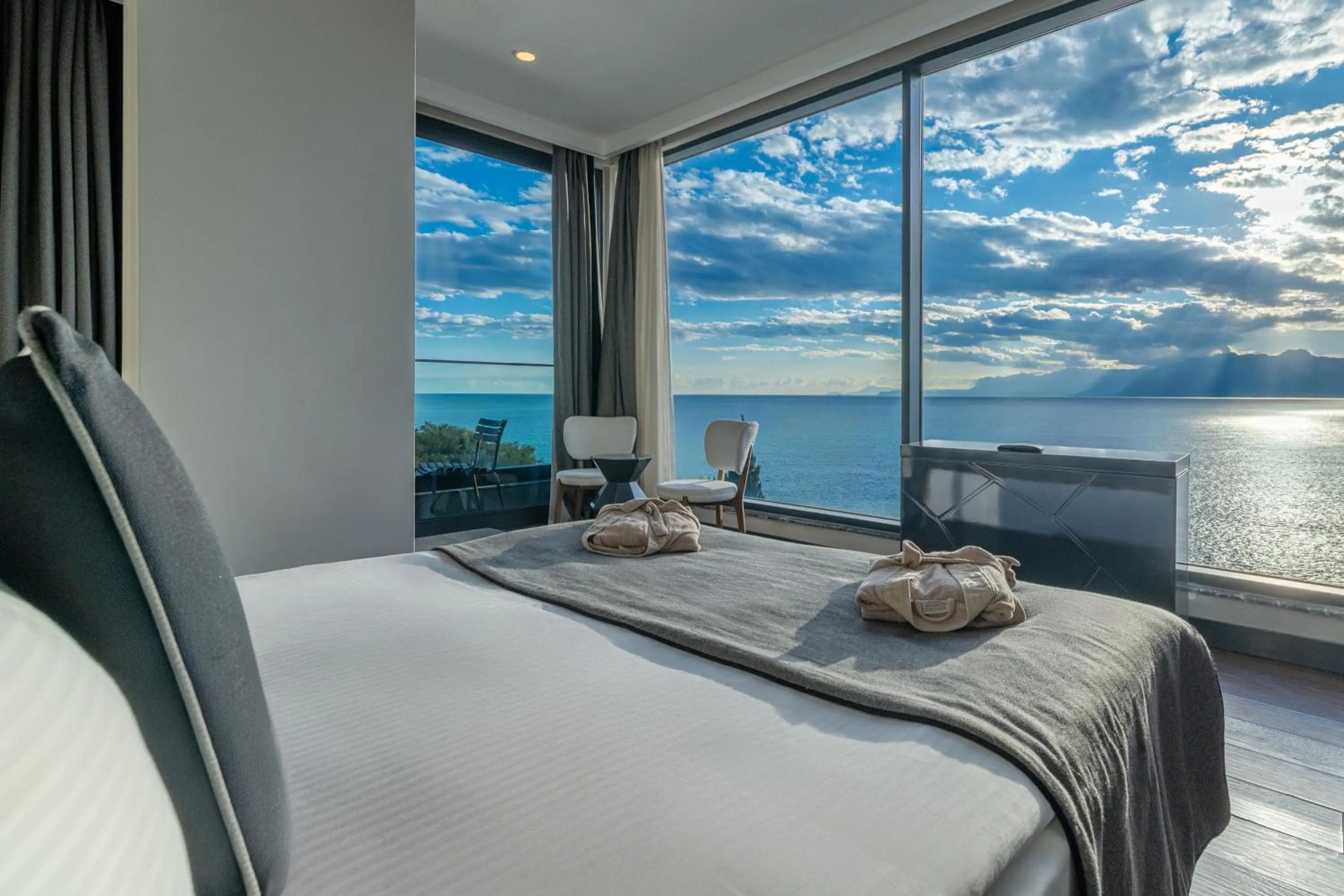 View (from property/room), Bed in Lucky Monkey Hotel