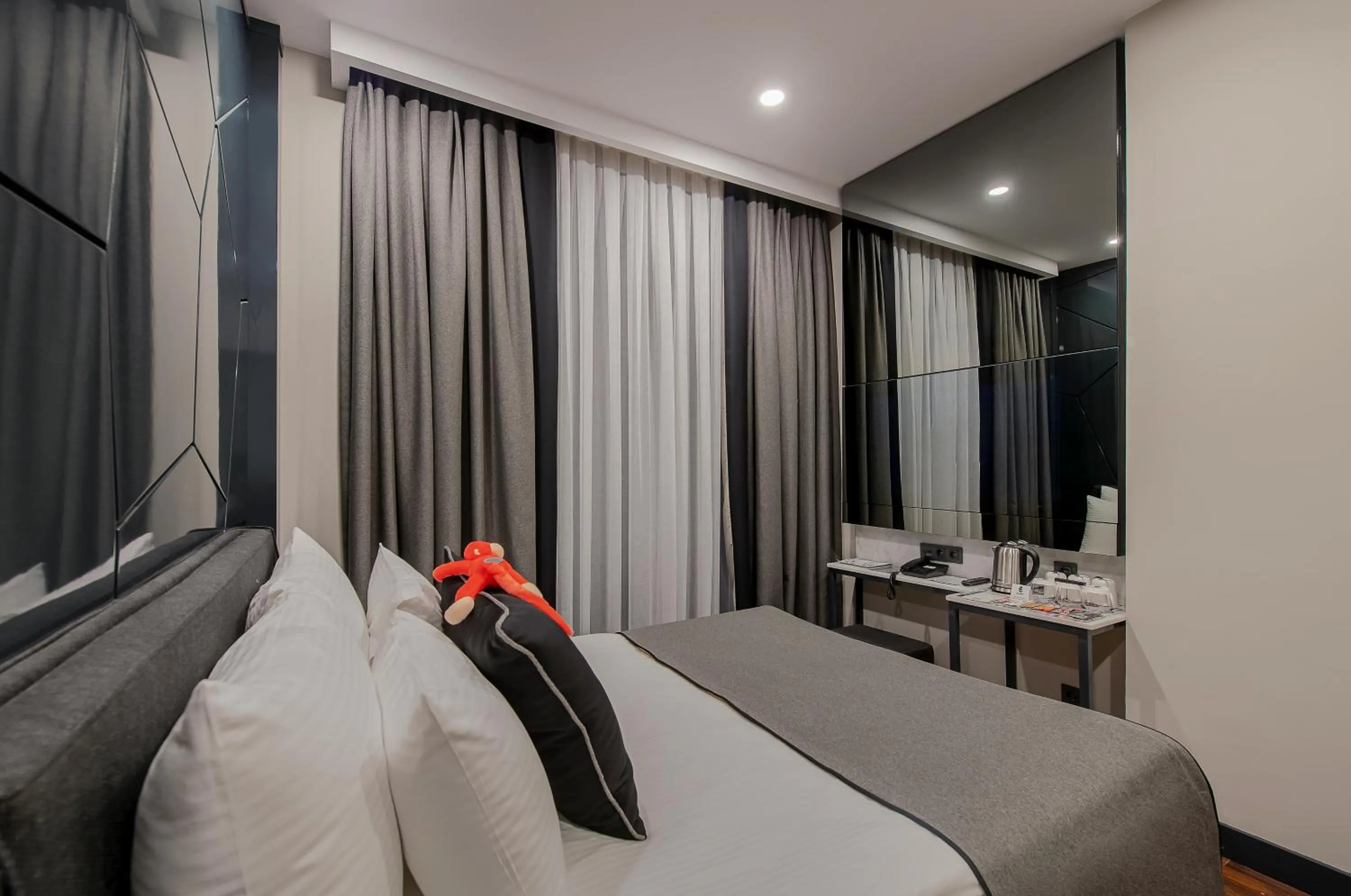 Photo of the whole room in Lucky Monkey Hotel