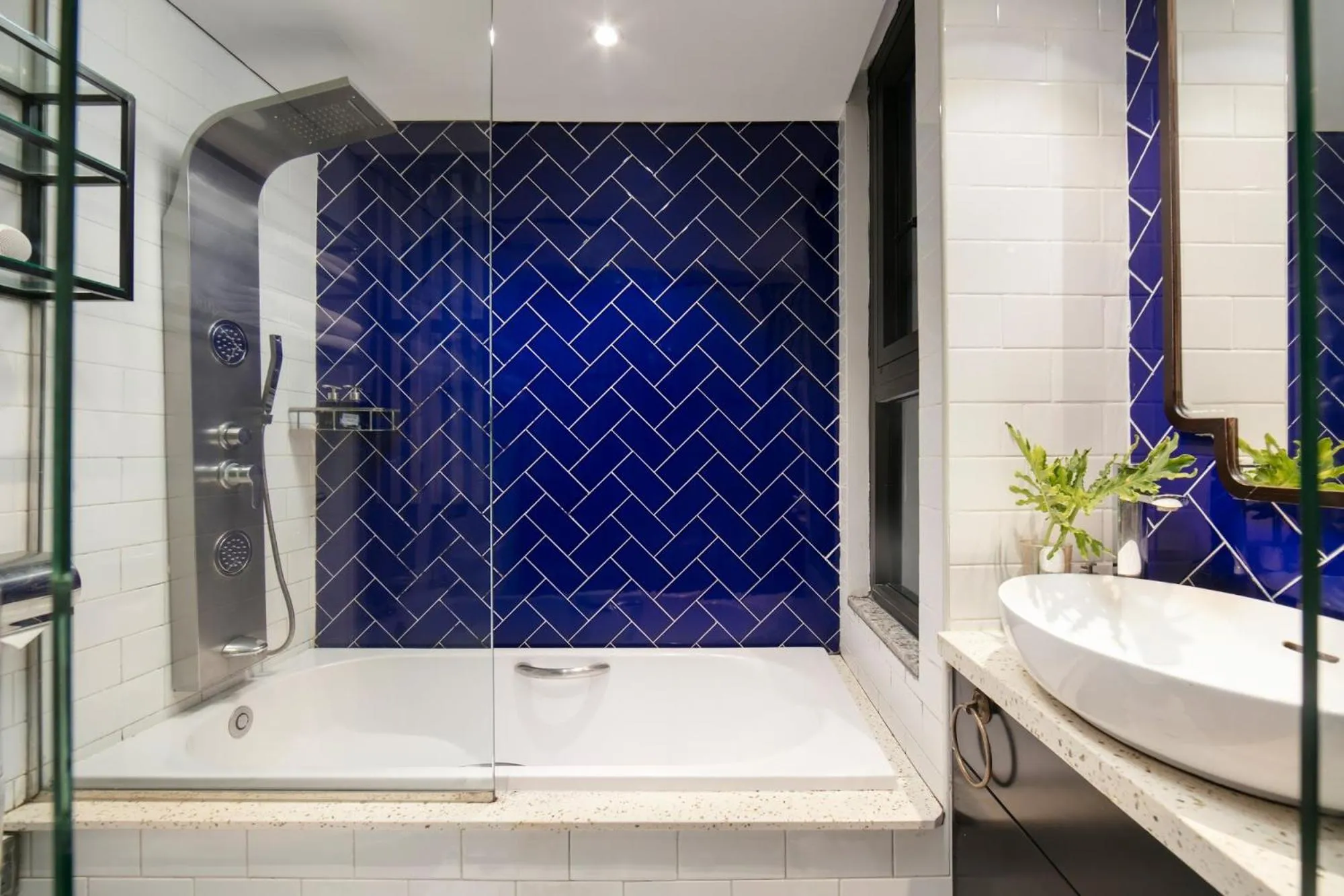 Shower in Carillon Boutique Hotel