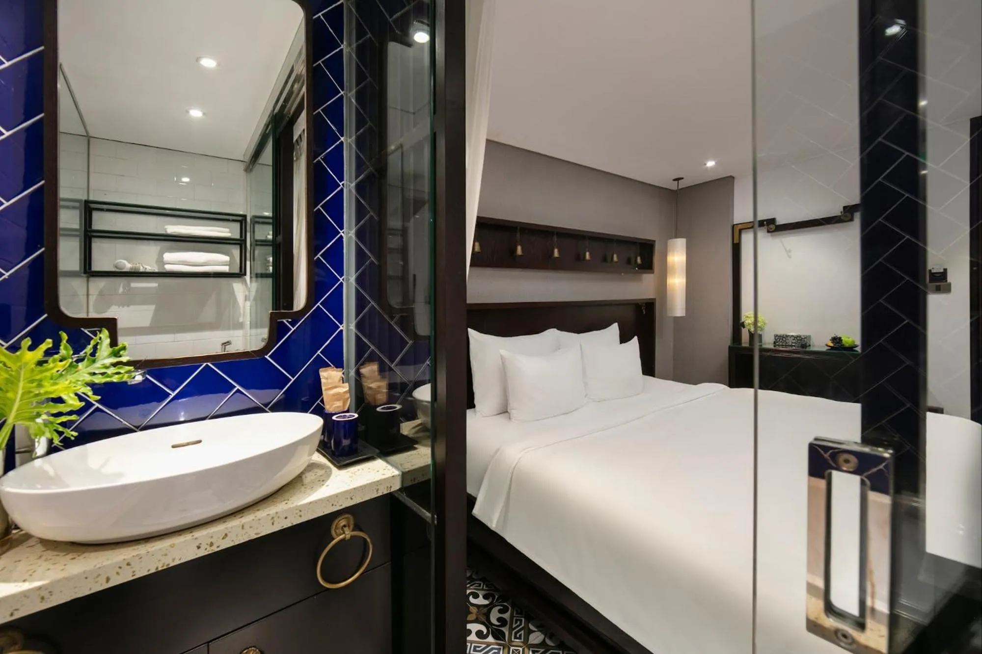 Photo of the whole room, Bed in Carillon Boutique Hotel