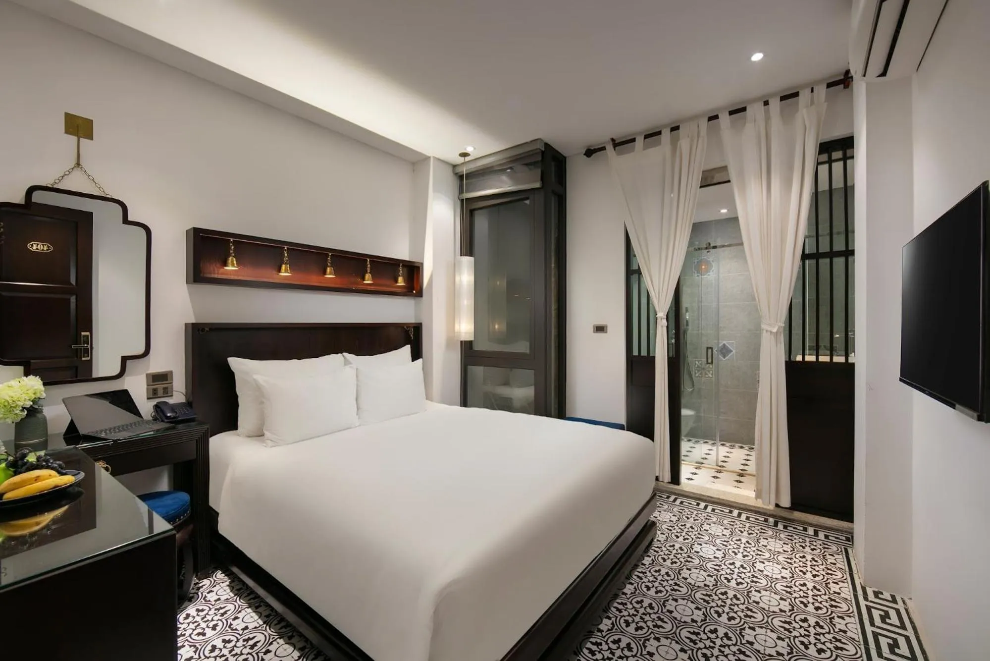 Photo of the whole room, Bed in Carillon Boutique Hotel