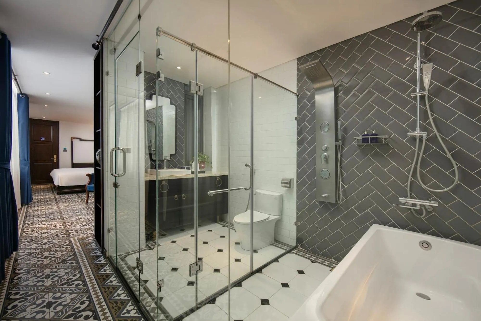 Shower in Carillon Boutique Hotel