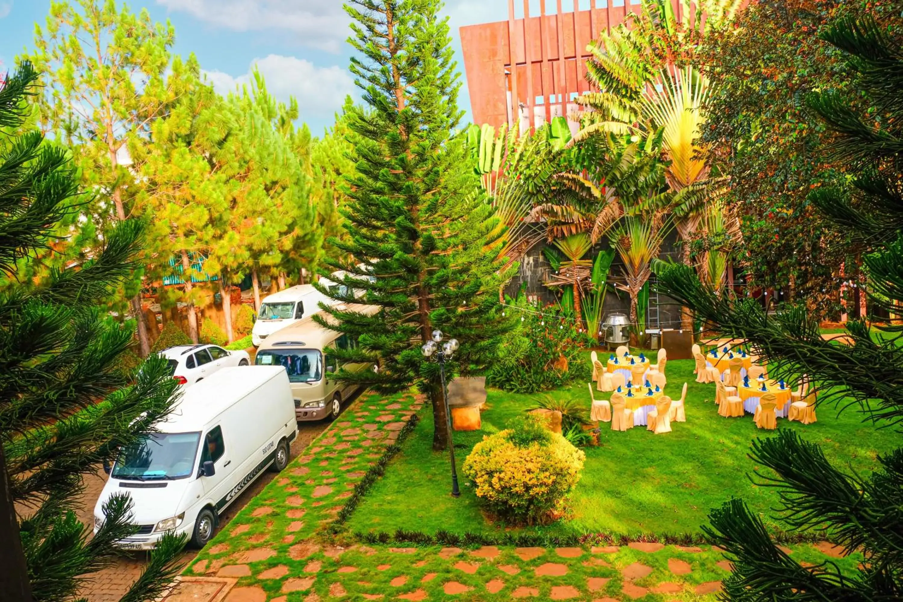 Property building in Trung Nguyên Coffee Resort Property building in Trung Nguyên Coffee Resort