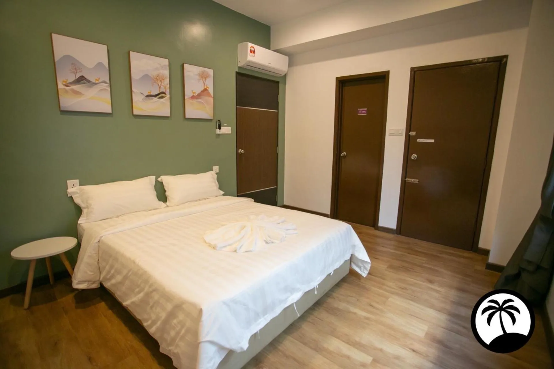 Bedroom, Bed in Paradise Suite at KK Times Square, beside Imago