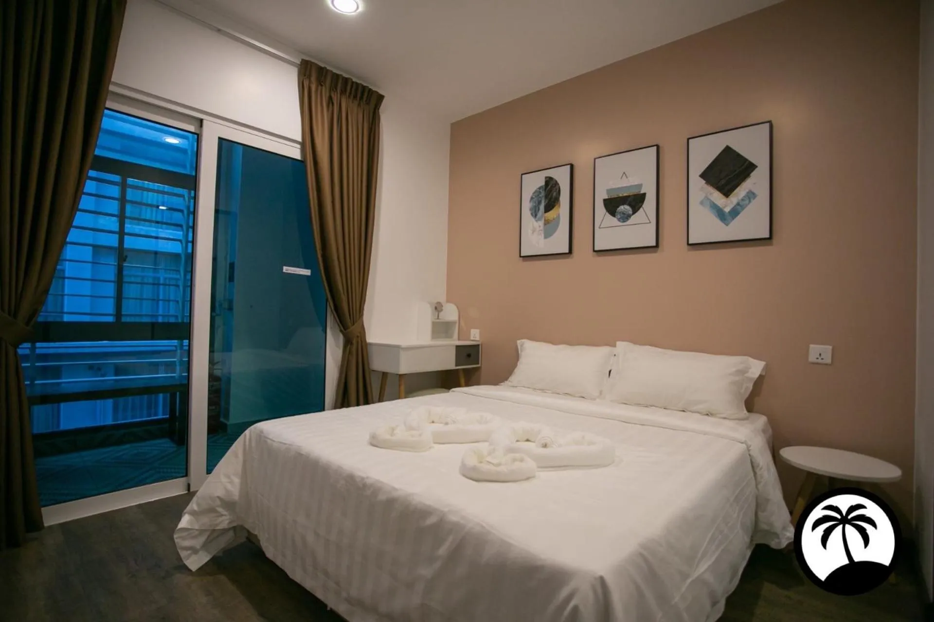 Bedroom, Bed in Paradise Suite at KK Times Square, beside Imago