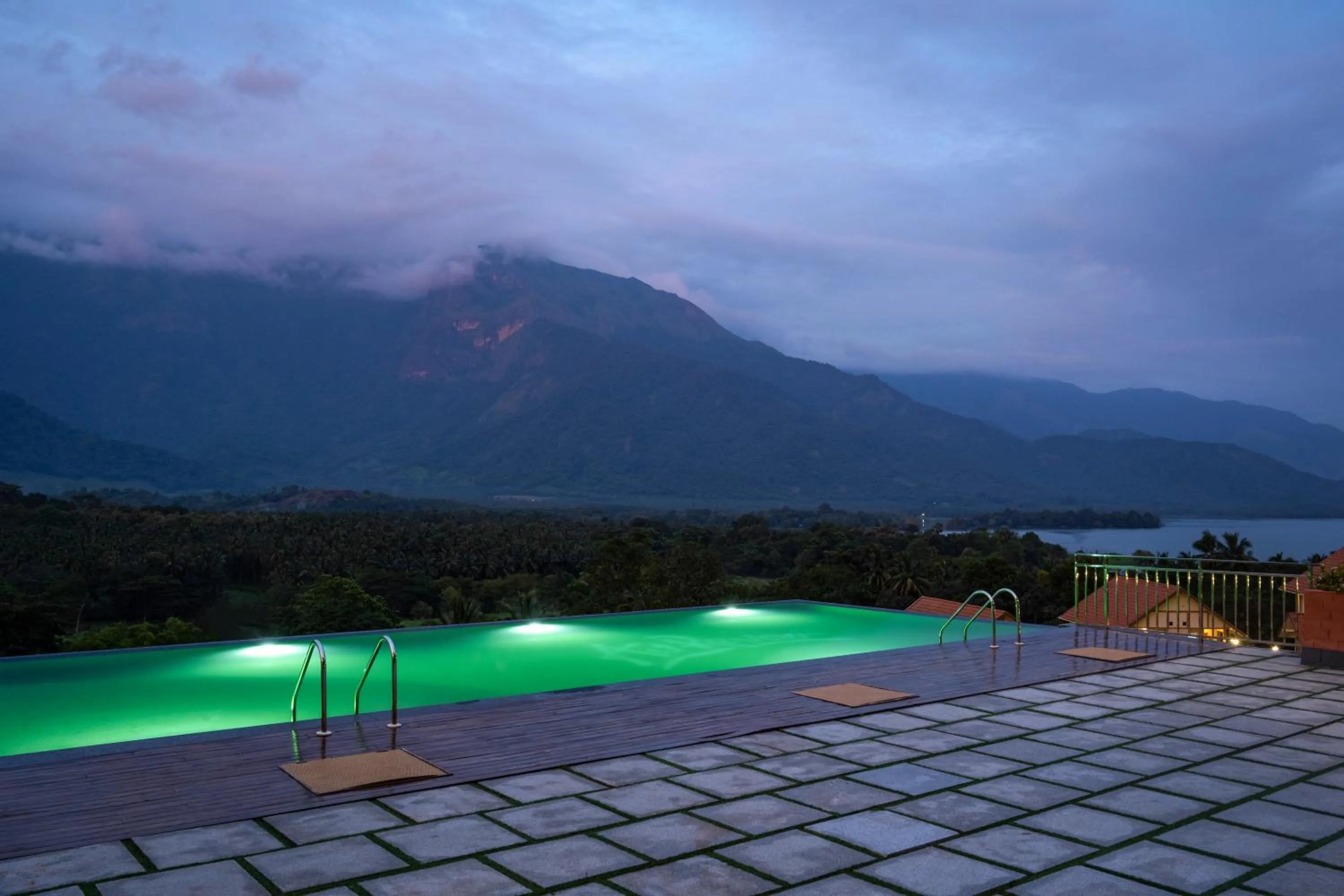 Mountain view in Au Revoir Wellness Resort, Malampuzha