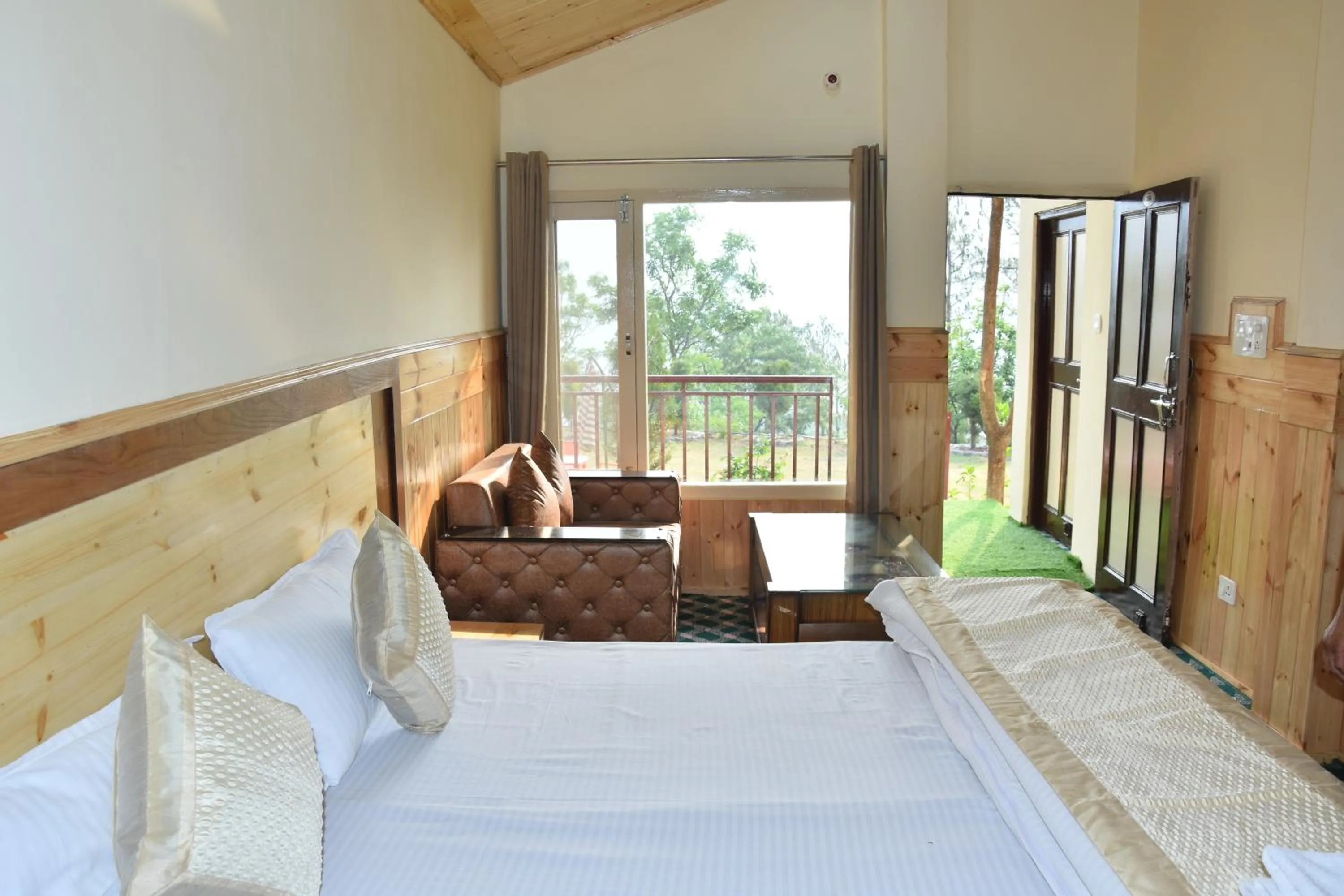 Bed in Kasauli Nature Inn
