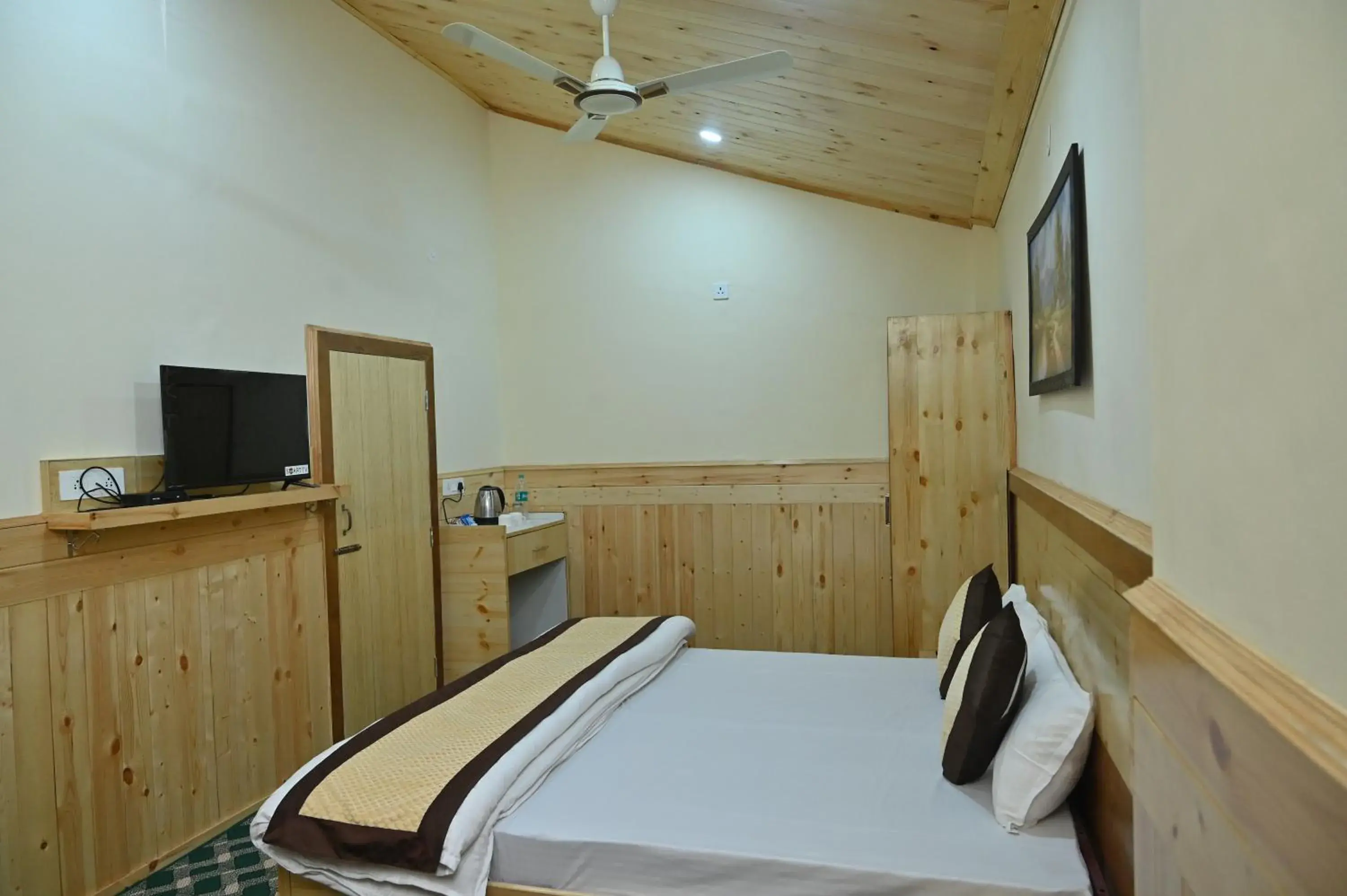Family Double Room in Kasauli Nature Inn Family Double Room in Kasauli Nature Inn