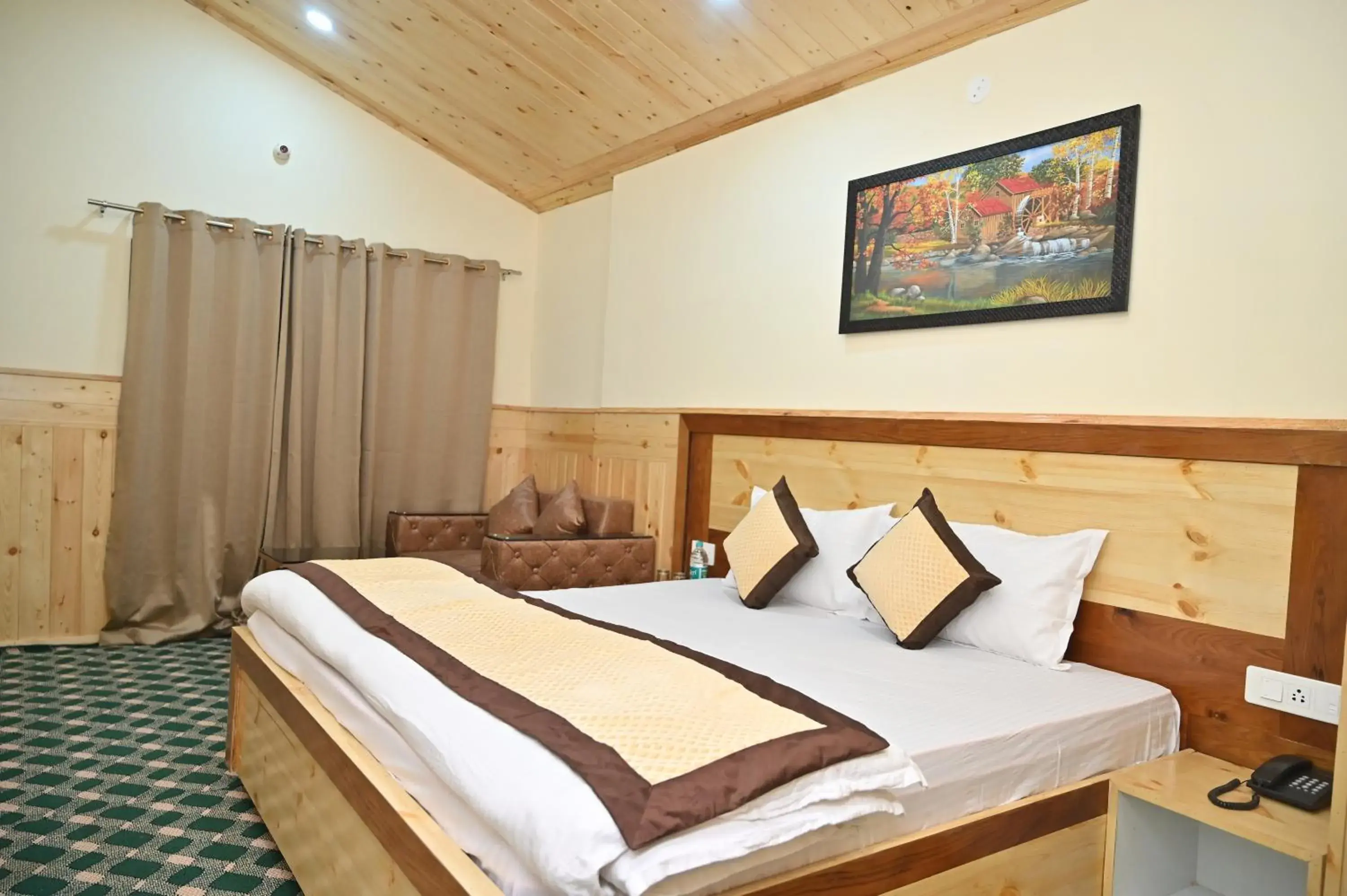 Family Double Room in Kasauli Nature Inn Family Double Room in Kasauli Nature Inn