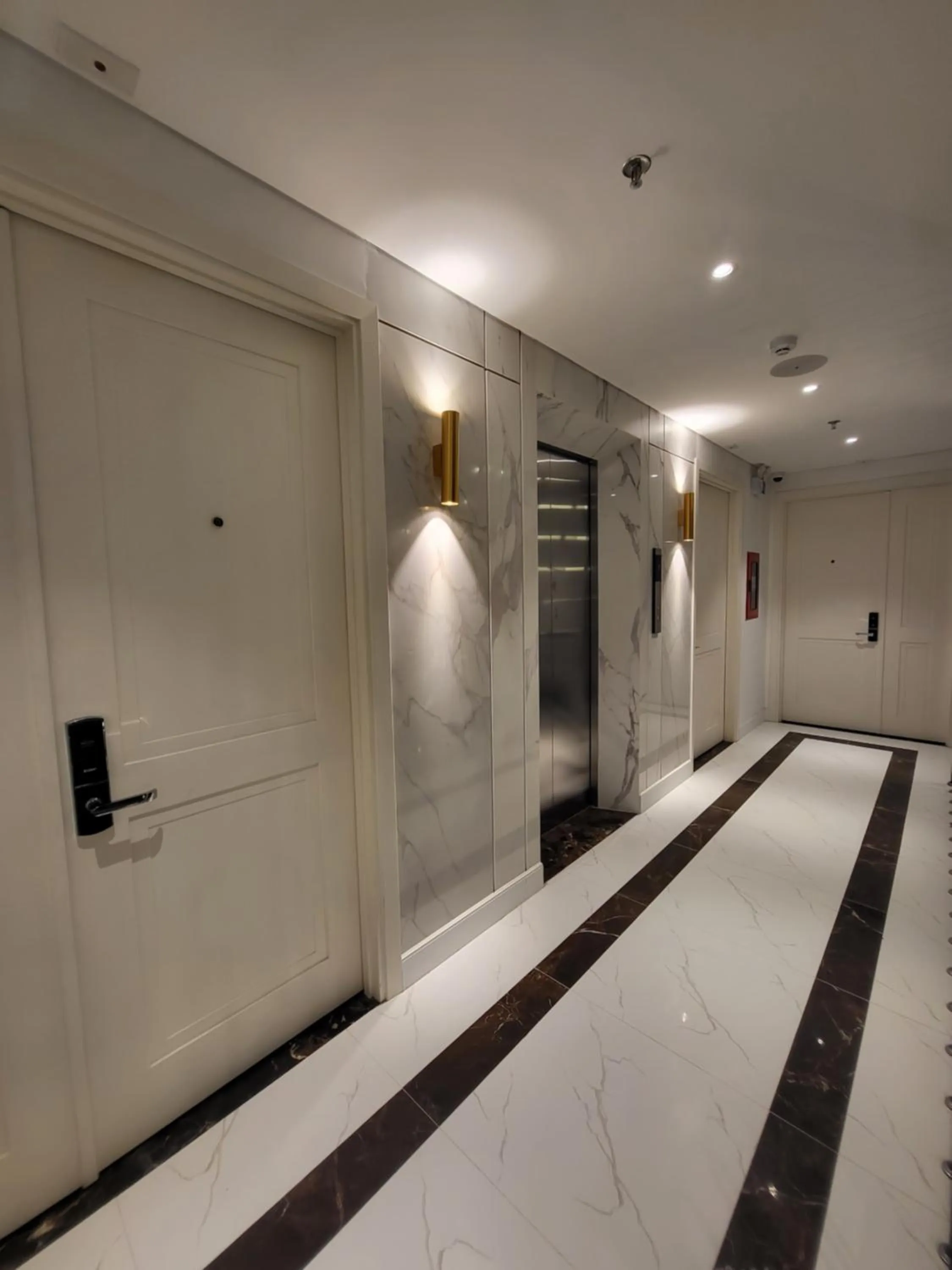 Communal lounge/ TV room in Louis Mo Apartment