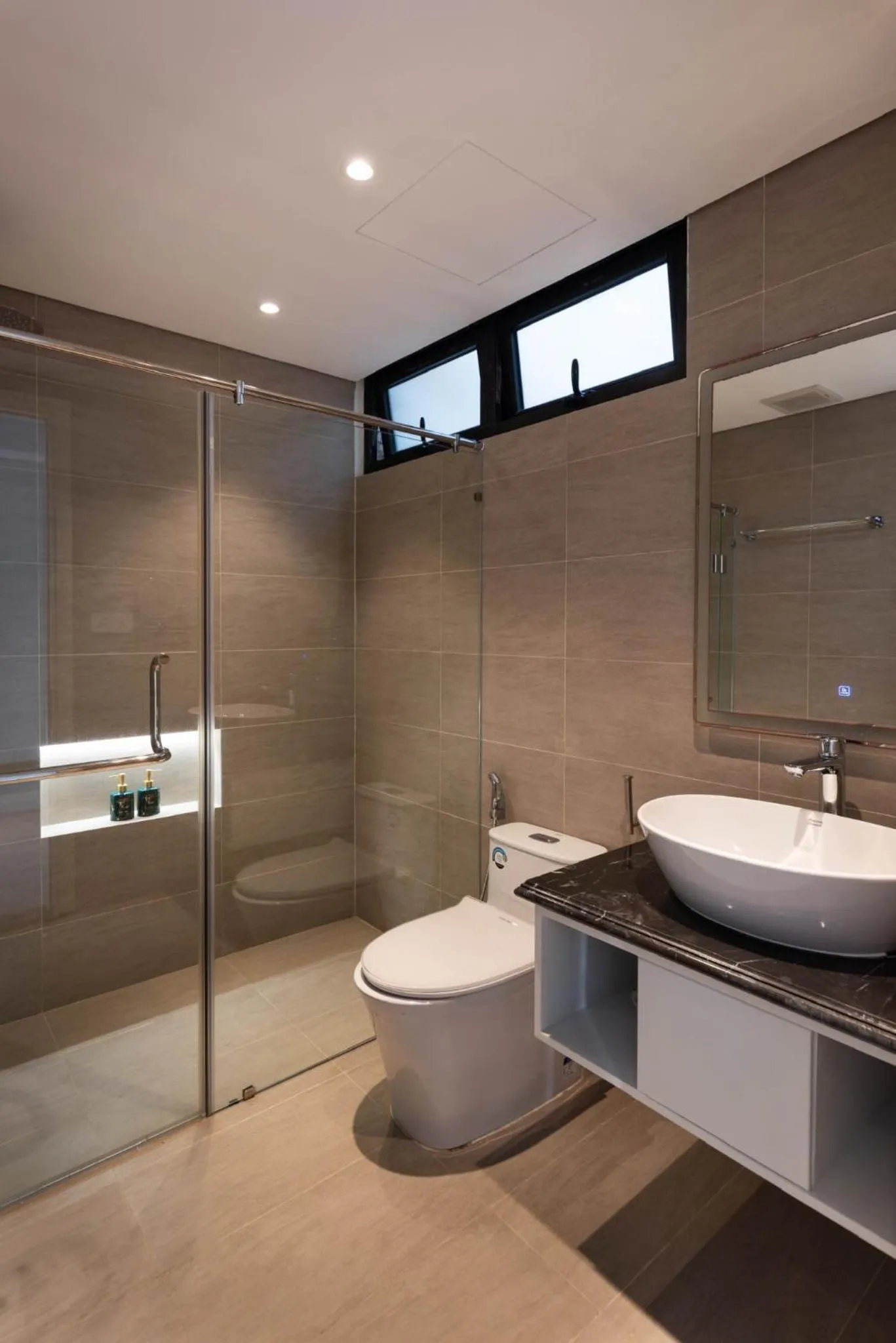 Shower in Louis Mo Apartment