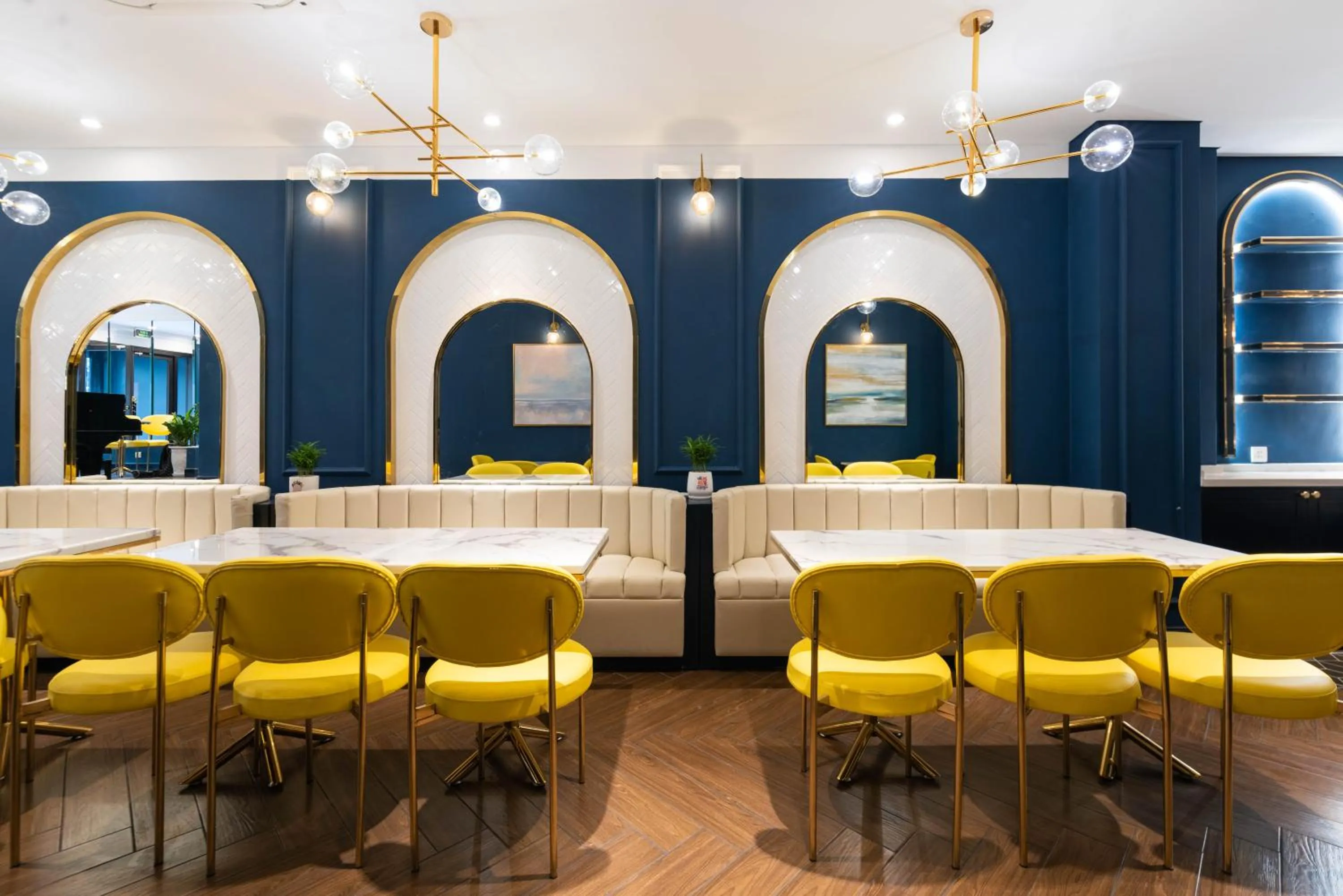 Restaurant/places to eat in Louis Mo Apartment