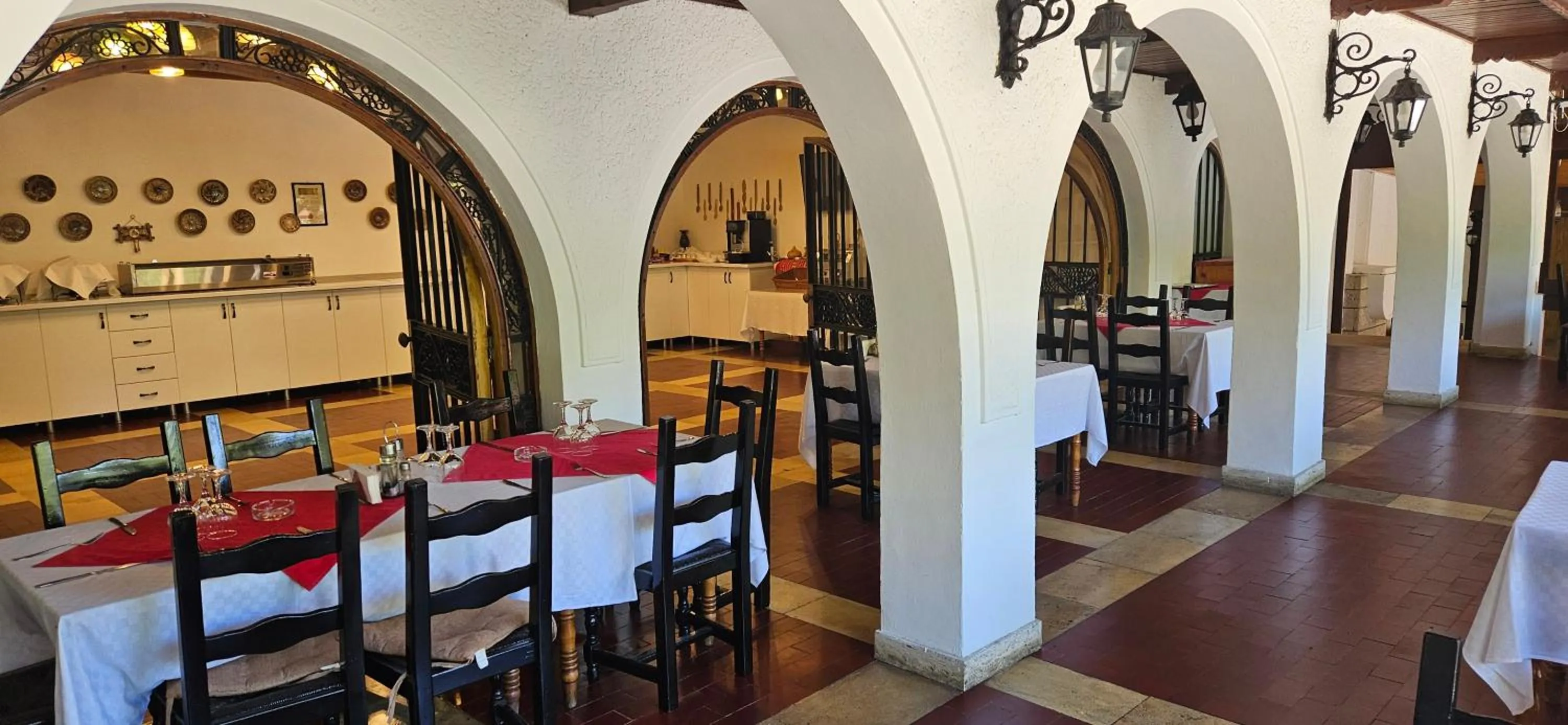 Restaurant/places to eat in Ilinca