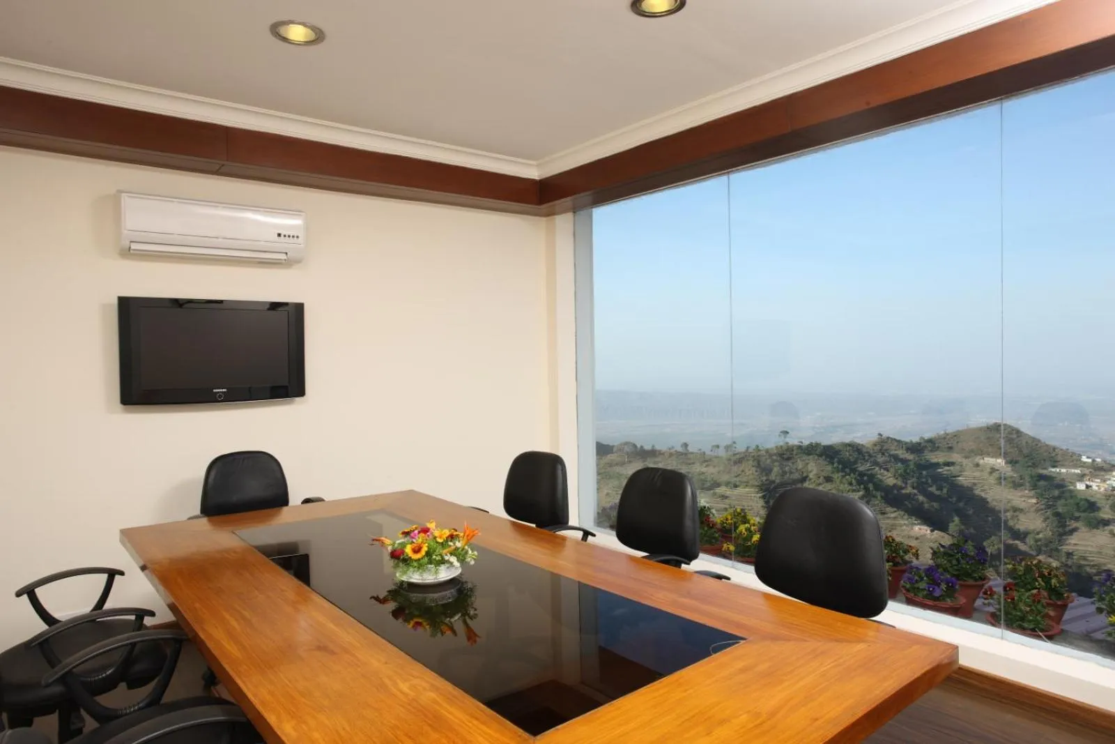 Business facilities in Timber Trail Heights & Terraces-Cable Car Escape