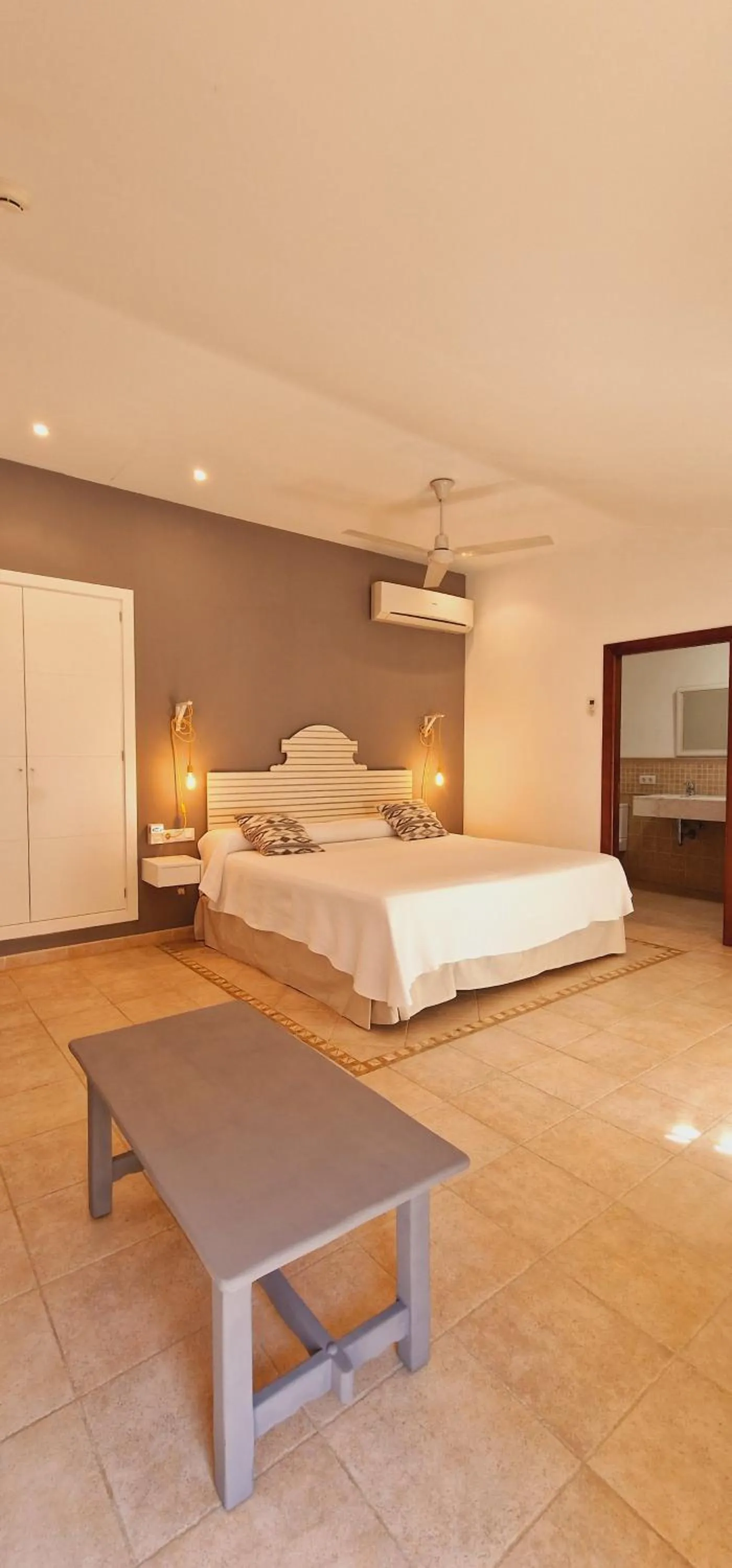 Bed in PETIT HOTEL ALGAIDA