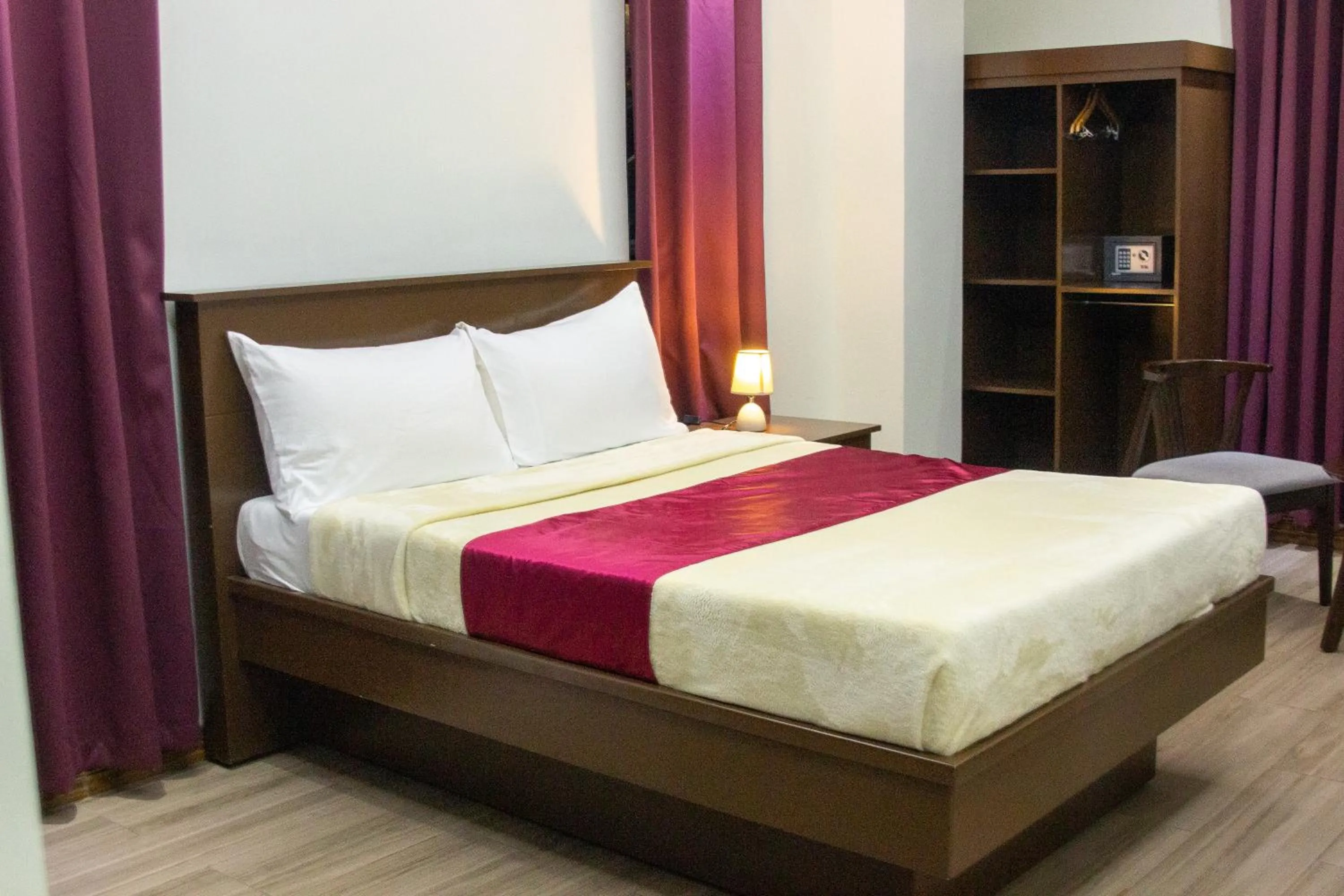 Bed in A.M @ 93rd HOTEL