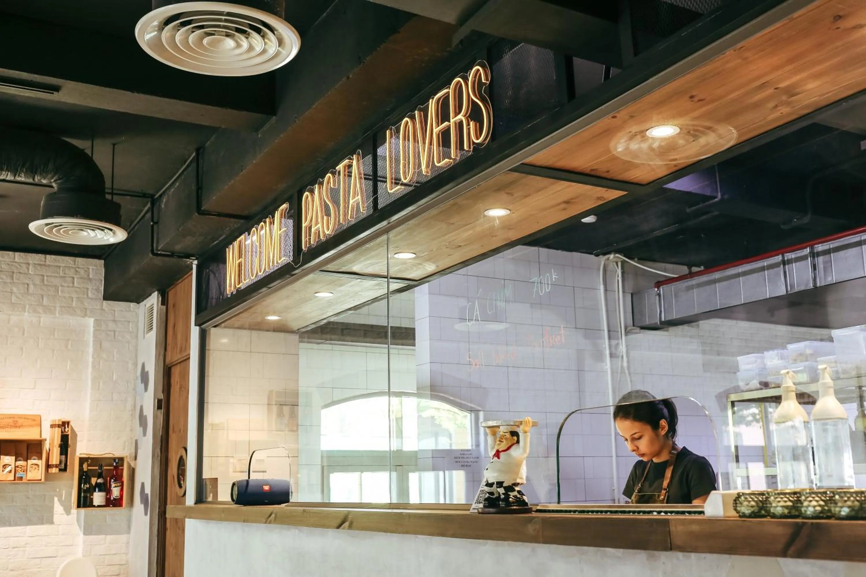 Restaurant/places to eat in JM Boutique Hotel