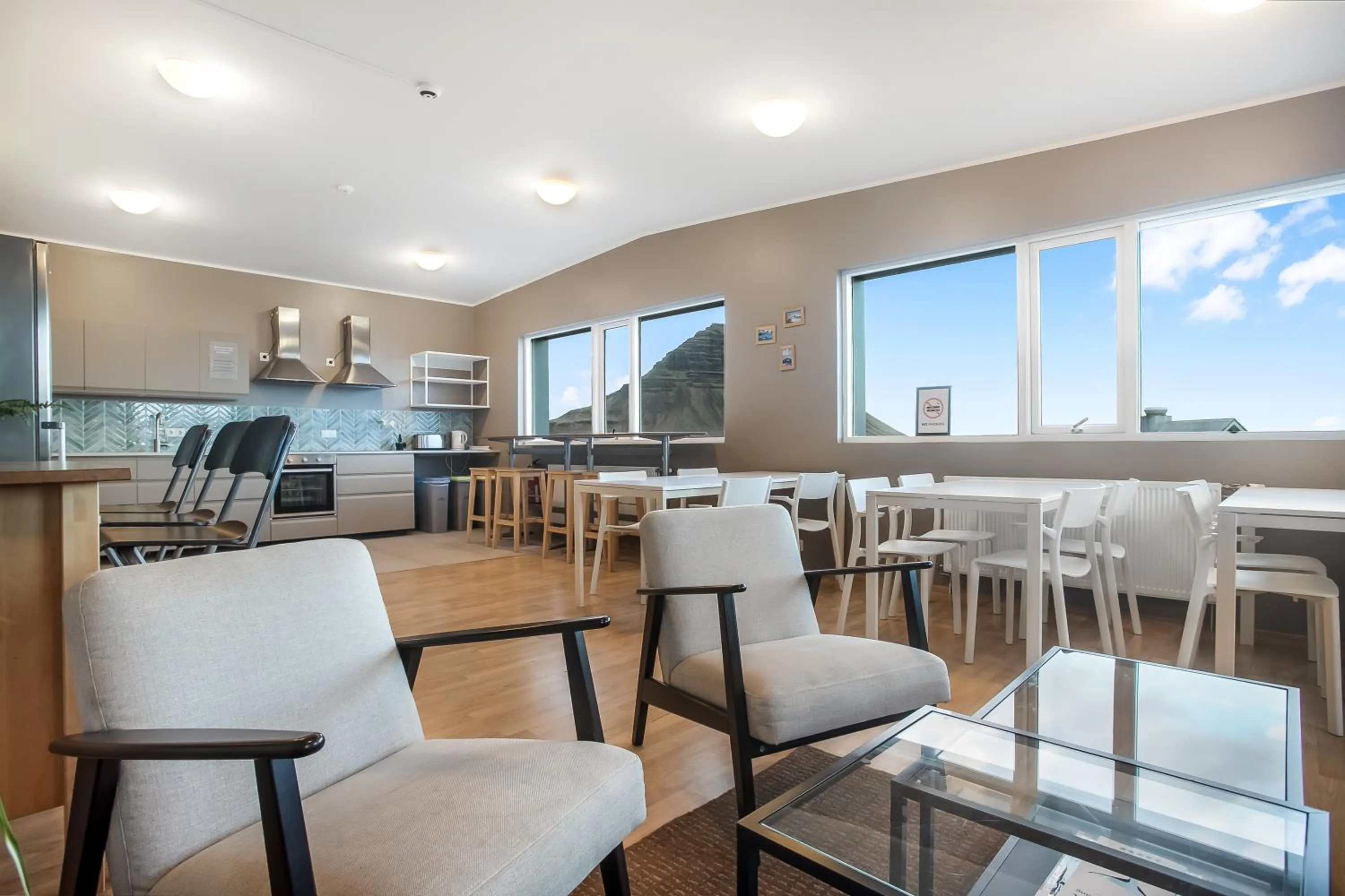 Restaurant/places to eat in Stöð Guesthouse and apartments