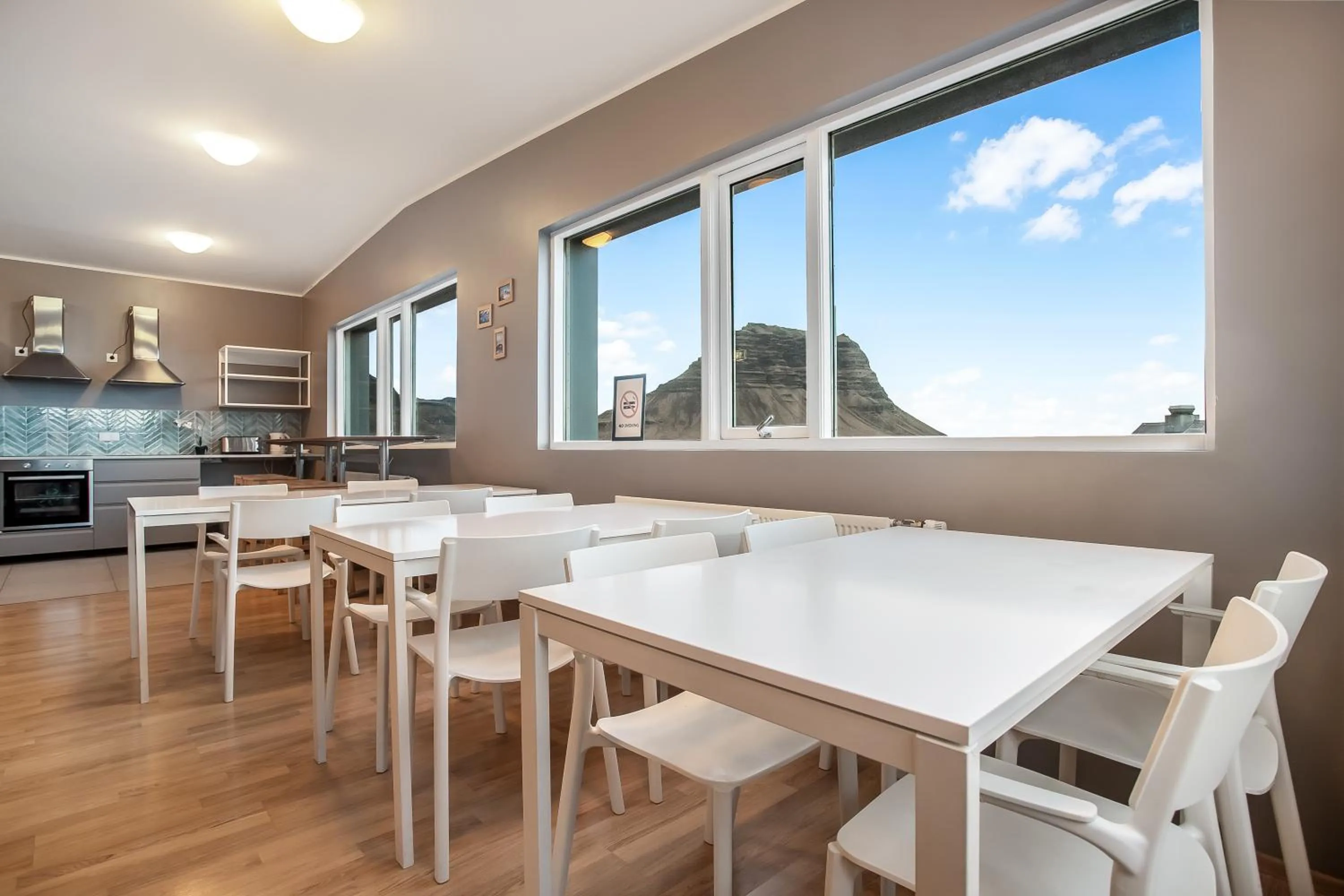 Restaurant/places to eat in Stöð Guesthouse and apartments