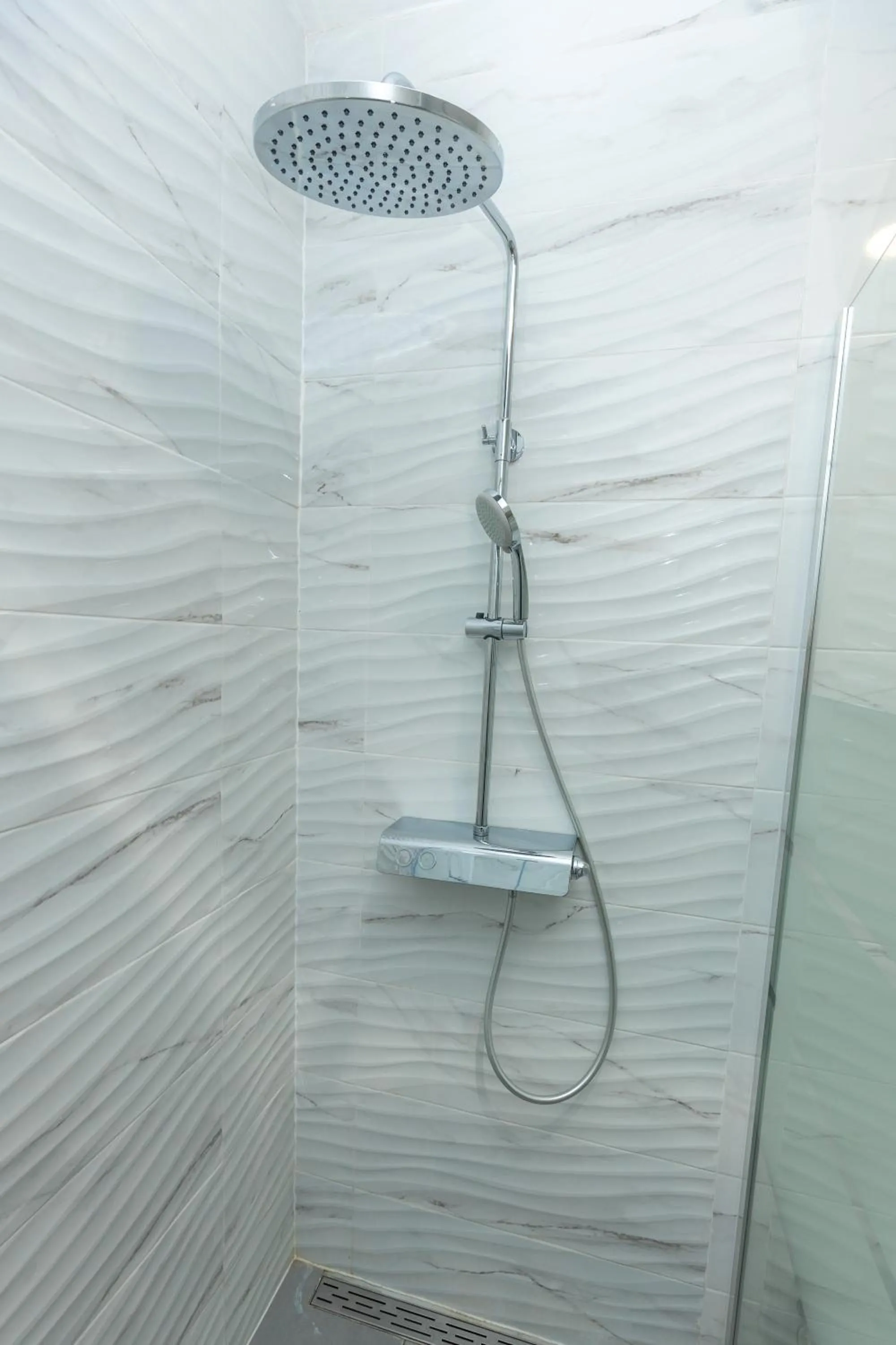 Shower in Apartments Maris