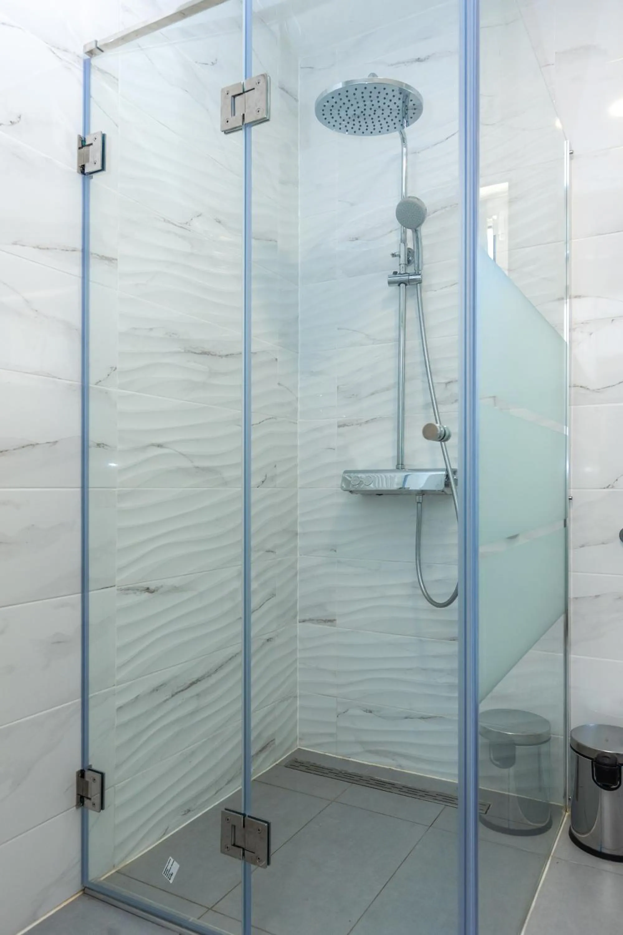 Shower in Apartments Maris