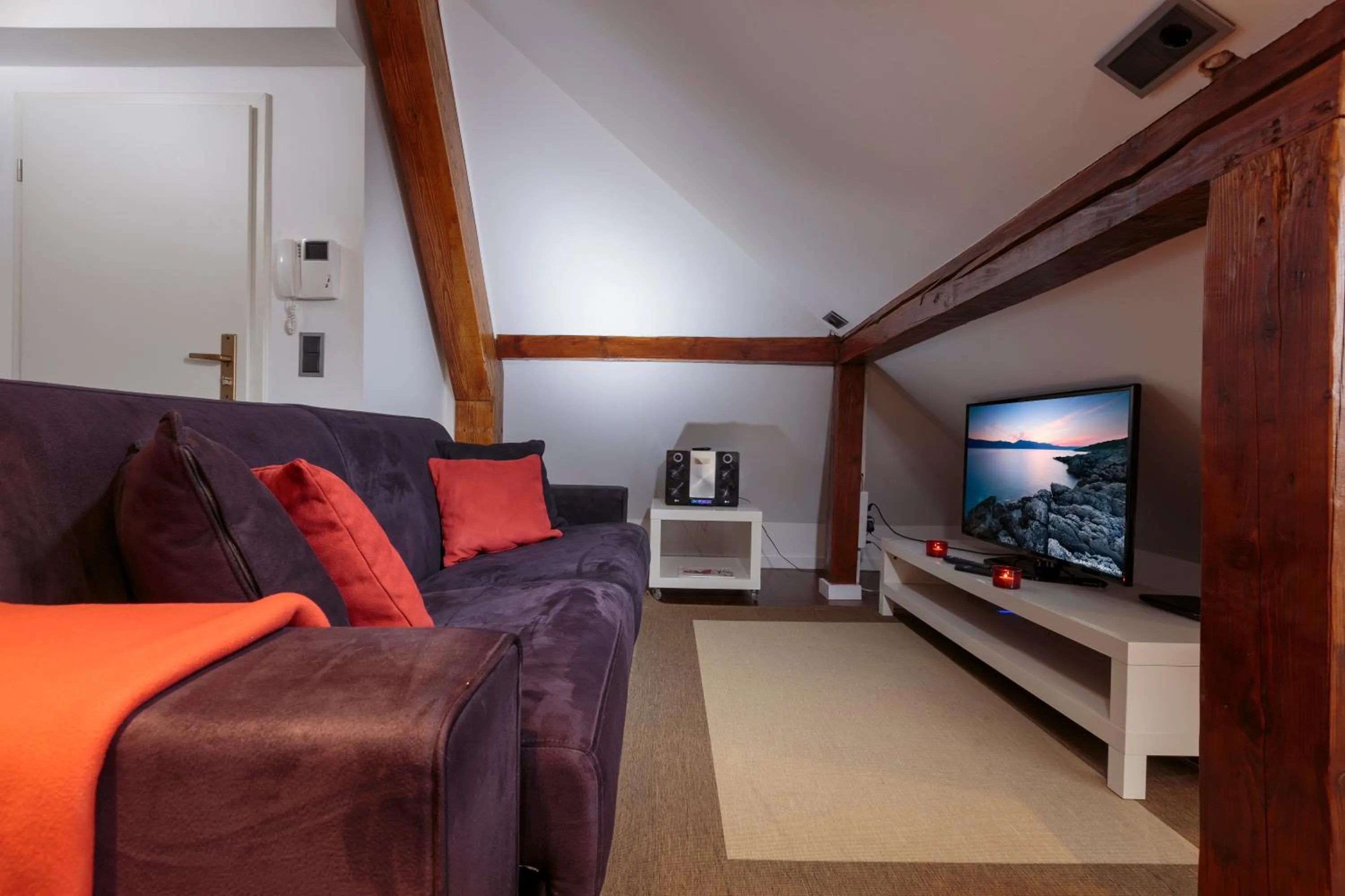 TV and multimedia in The Queen Luxury Apartments - Villa Giada