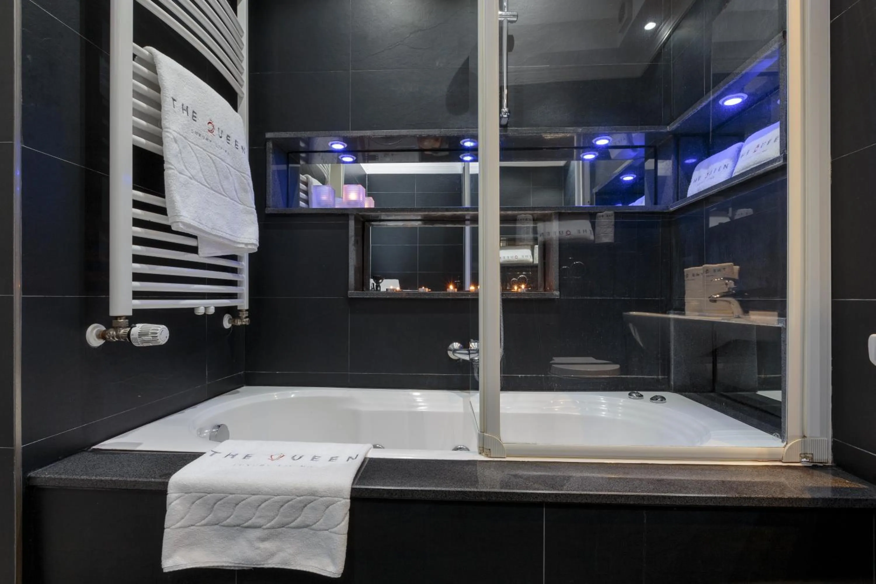 Hot Tub in The Queen Luxury Apartments - Villa Giada