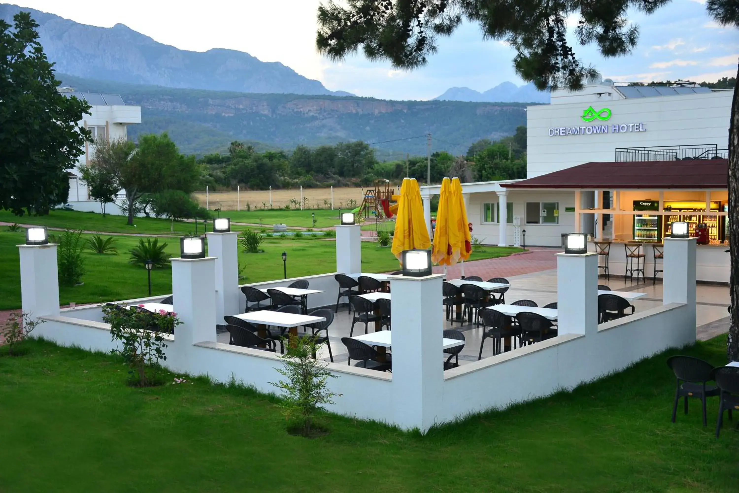 Garden in Dream Town Hotel&Restaurant Garden in Dream Town Hotel&Restaurant