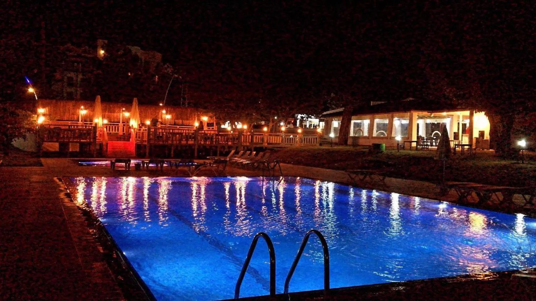 Night in Dream Town Hotel&Restaurant