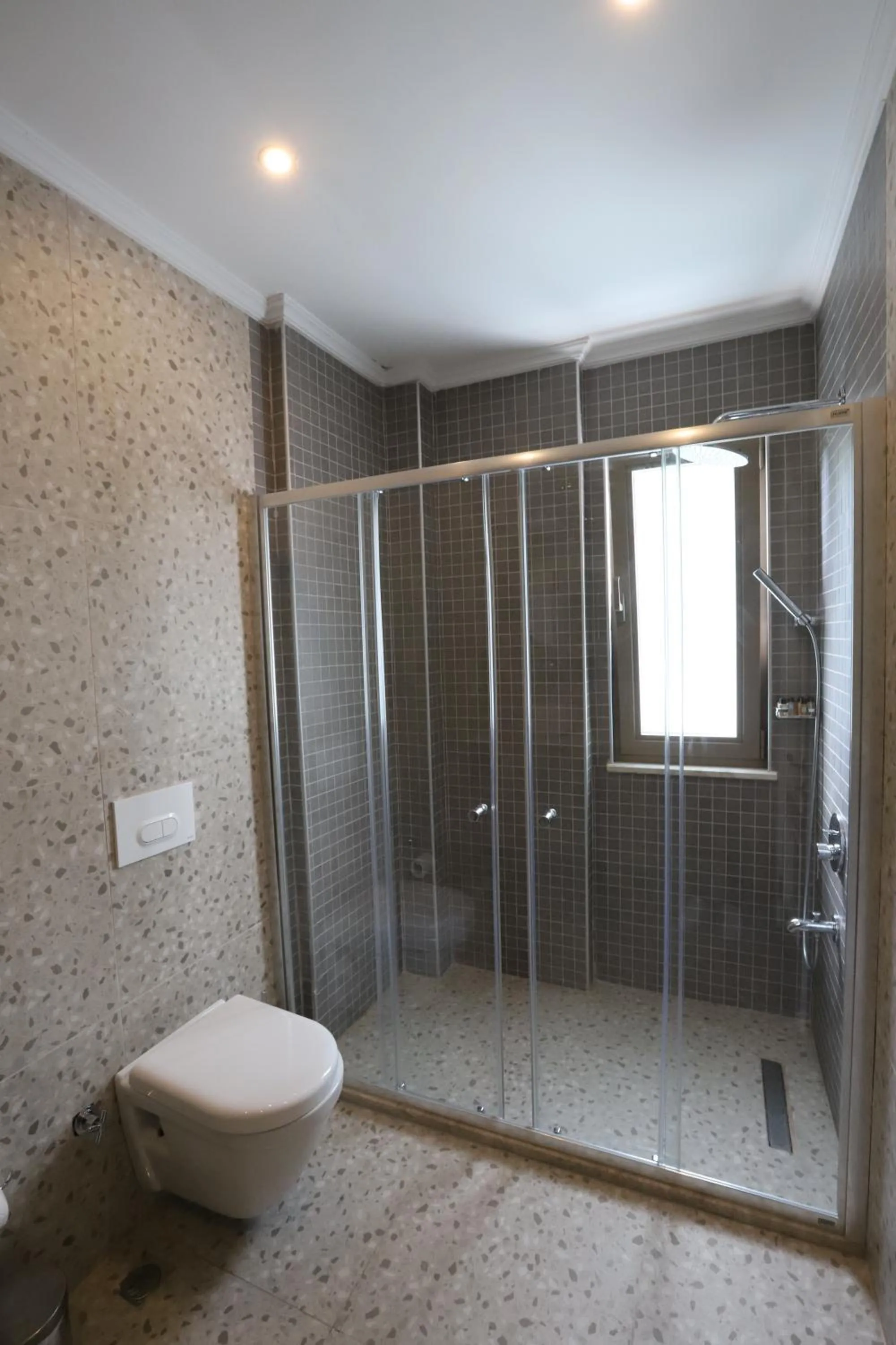 Shower in Dolphin Park Hotel