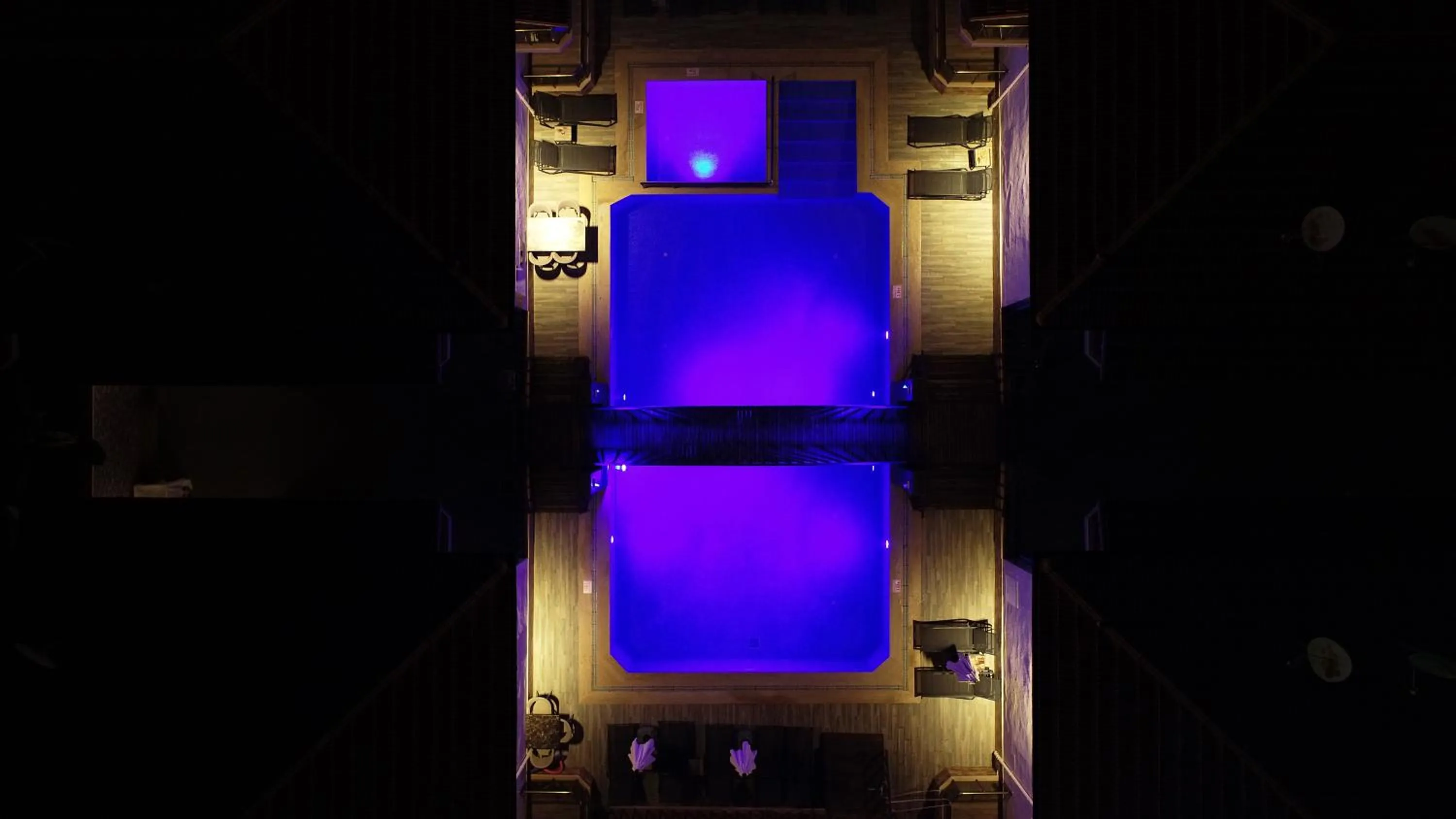 Swimming pool in Dolphin Park Hotel